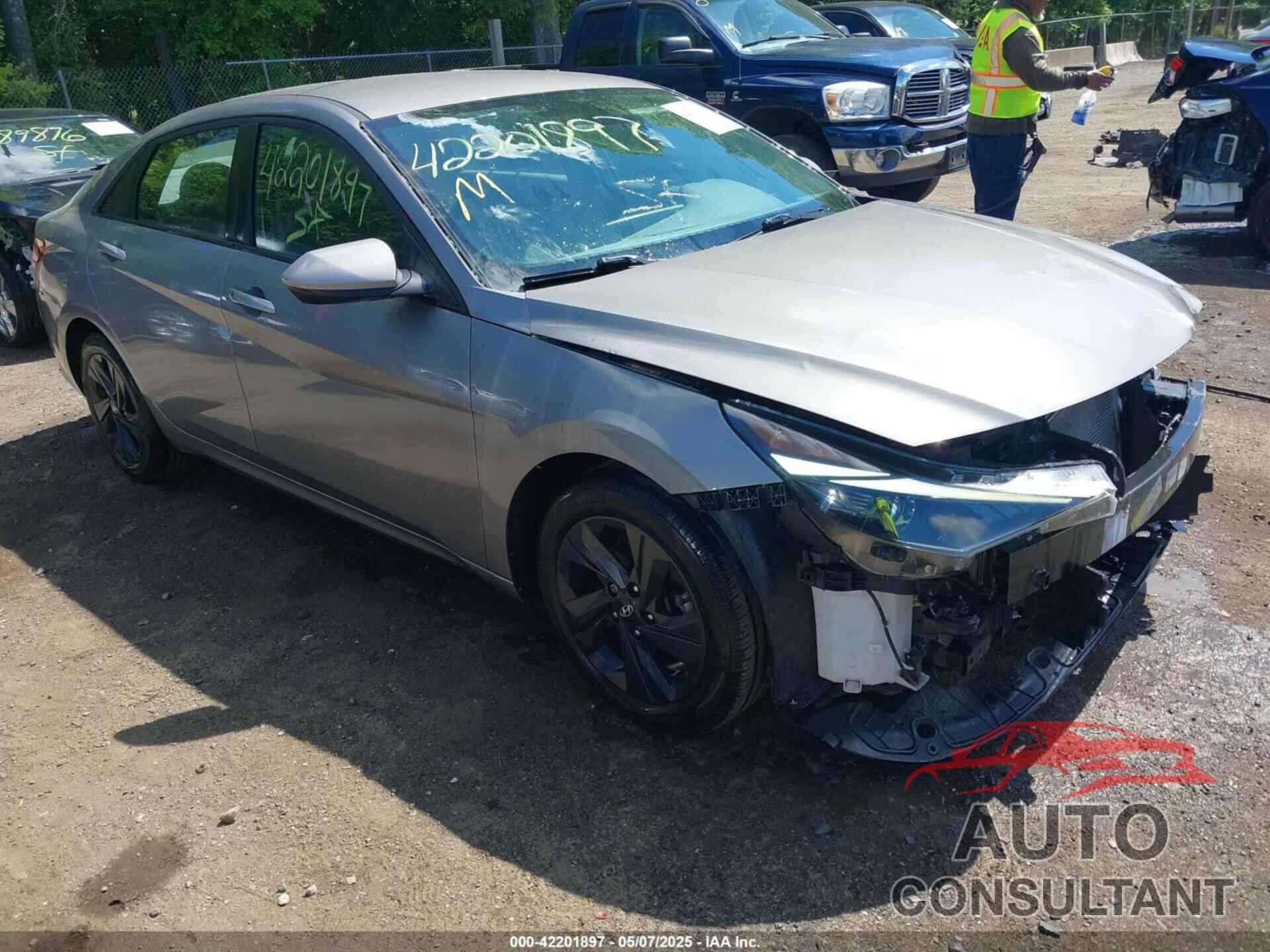 HYUNDAI ELANTRA 2023 - KMHLM4AG2PU379294