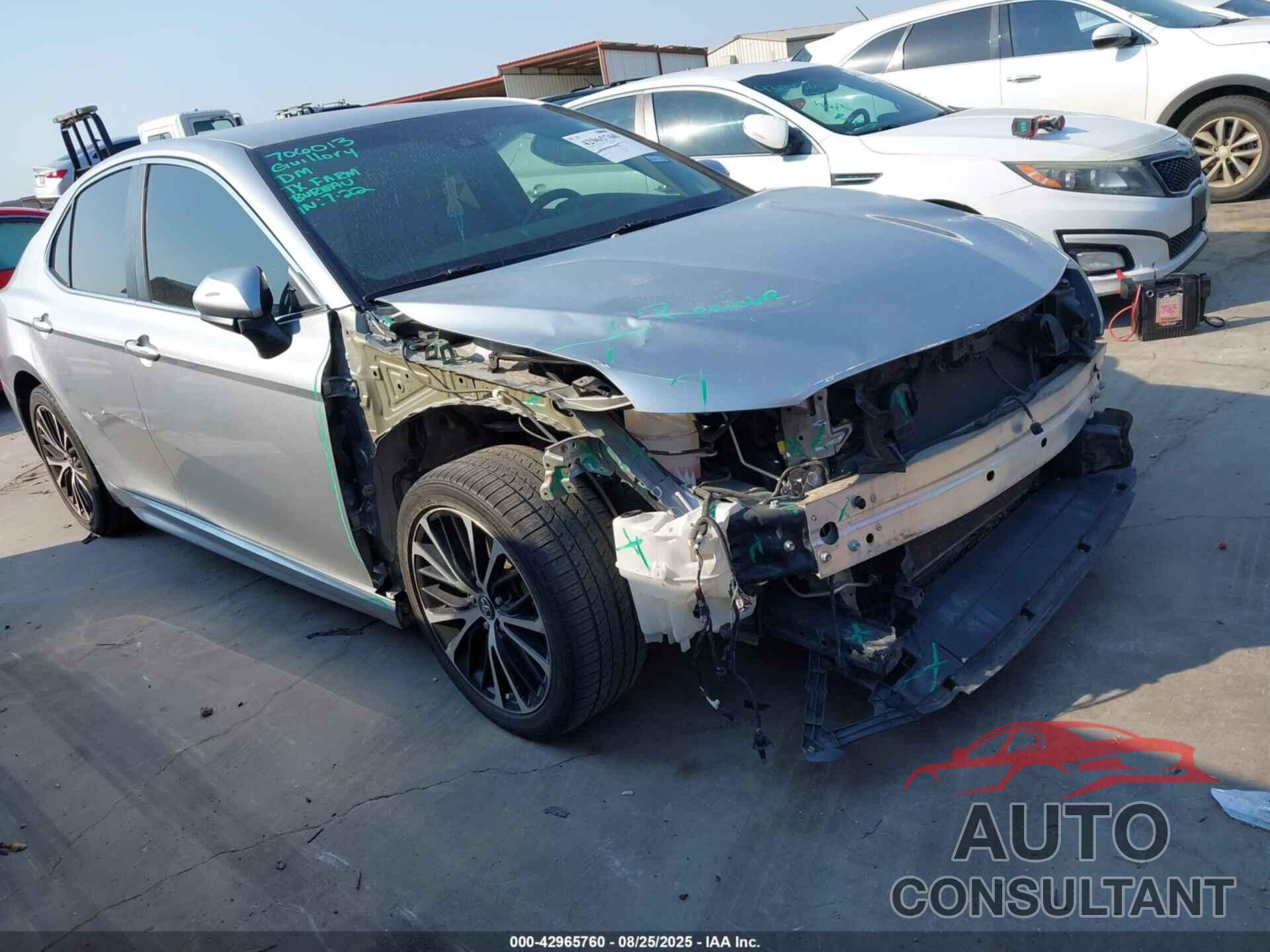 TOYOTA CAMRY 2018 - 4T1B11HK9JU041105