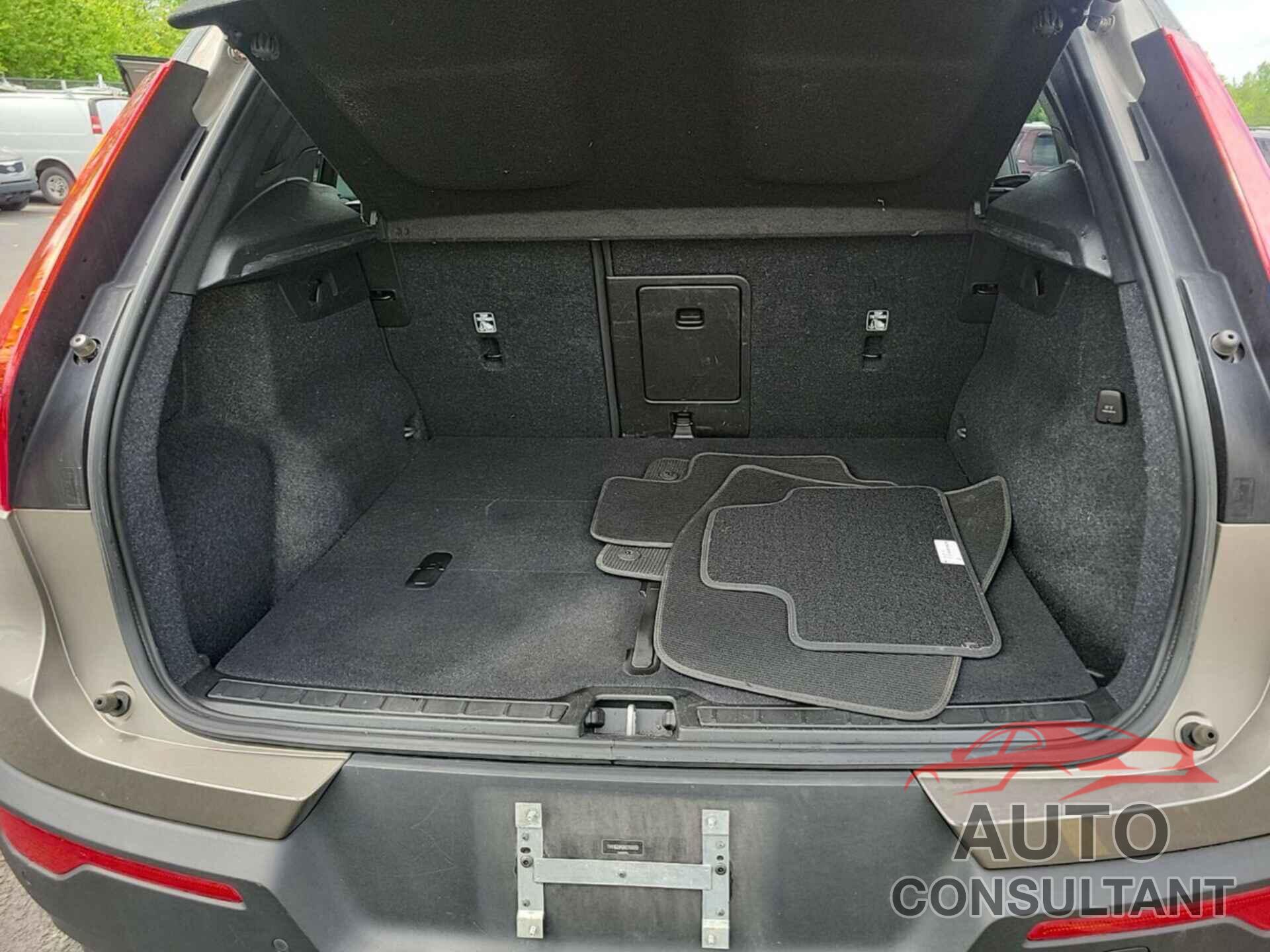 VOLVO XC40 2022 - YV4162UM2N2769099