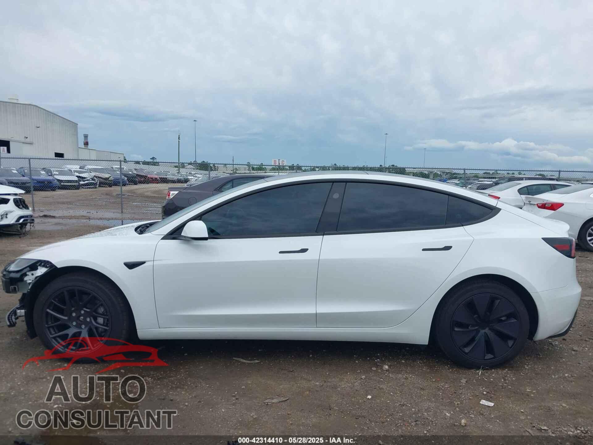 TESLA MODEL 3 2024 - 5YJ3E1EBXRF770011