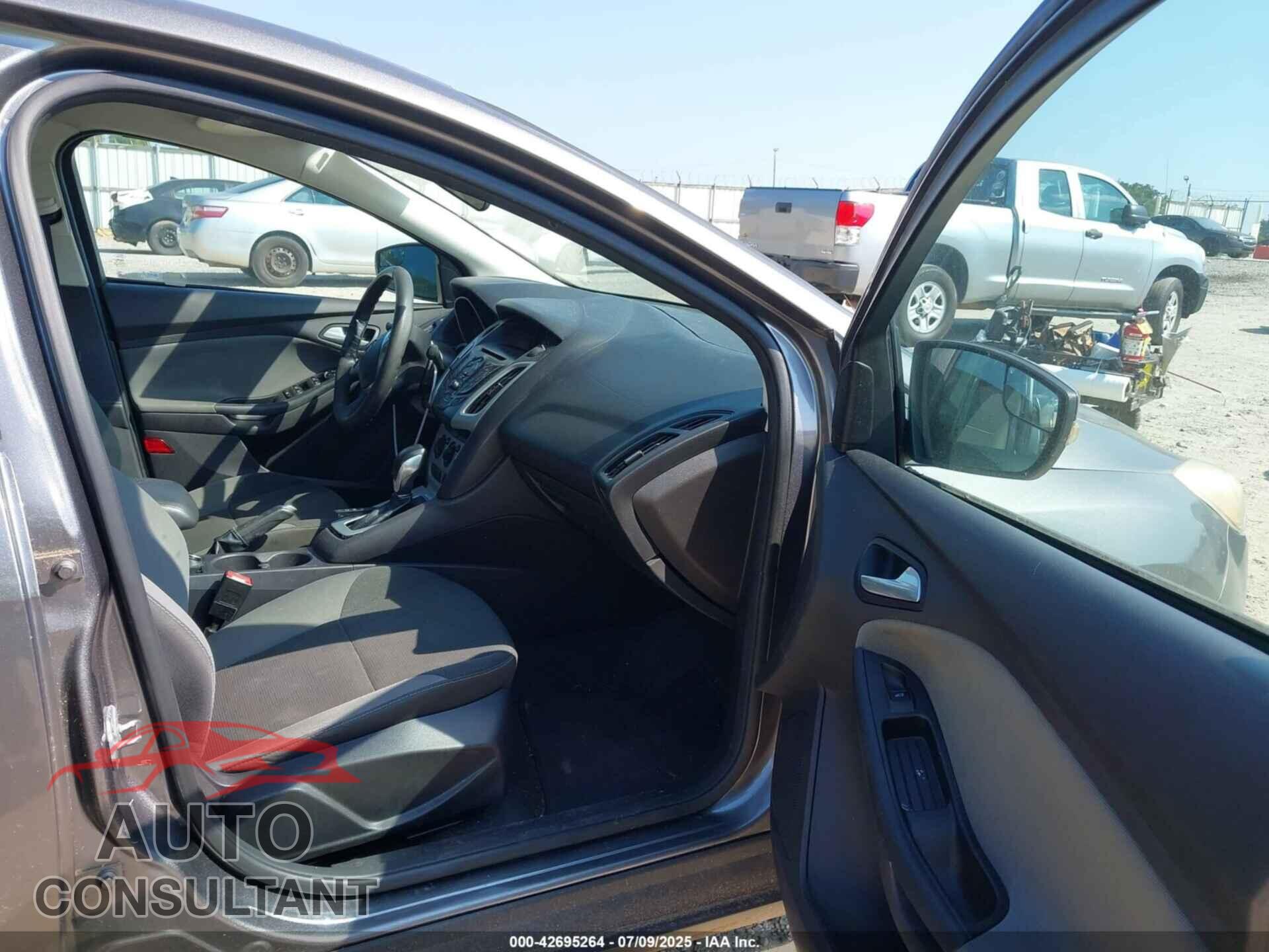 FORD FOCUS 2014 - 1FADP3F2XEL173043