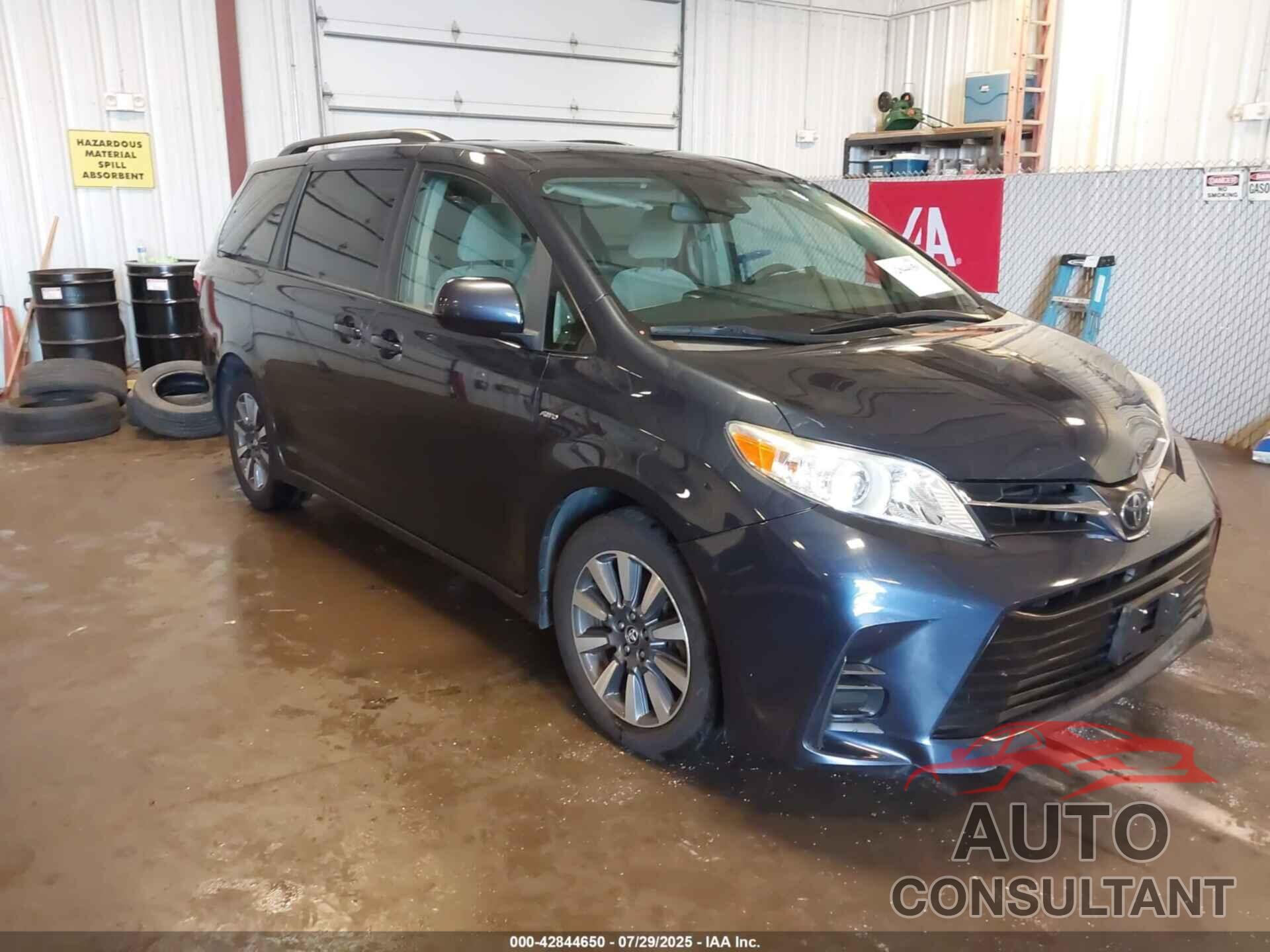 TOYOTA SIENNA 2018 - 5TDJZ3DC9JS191254