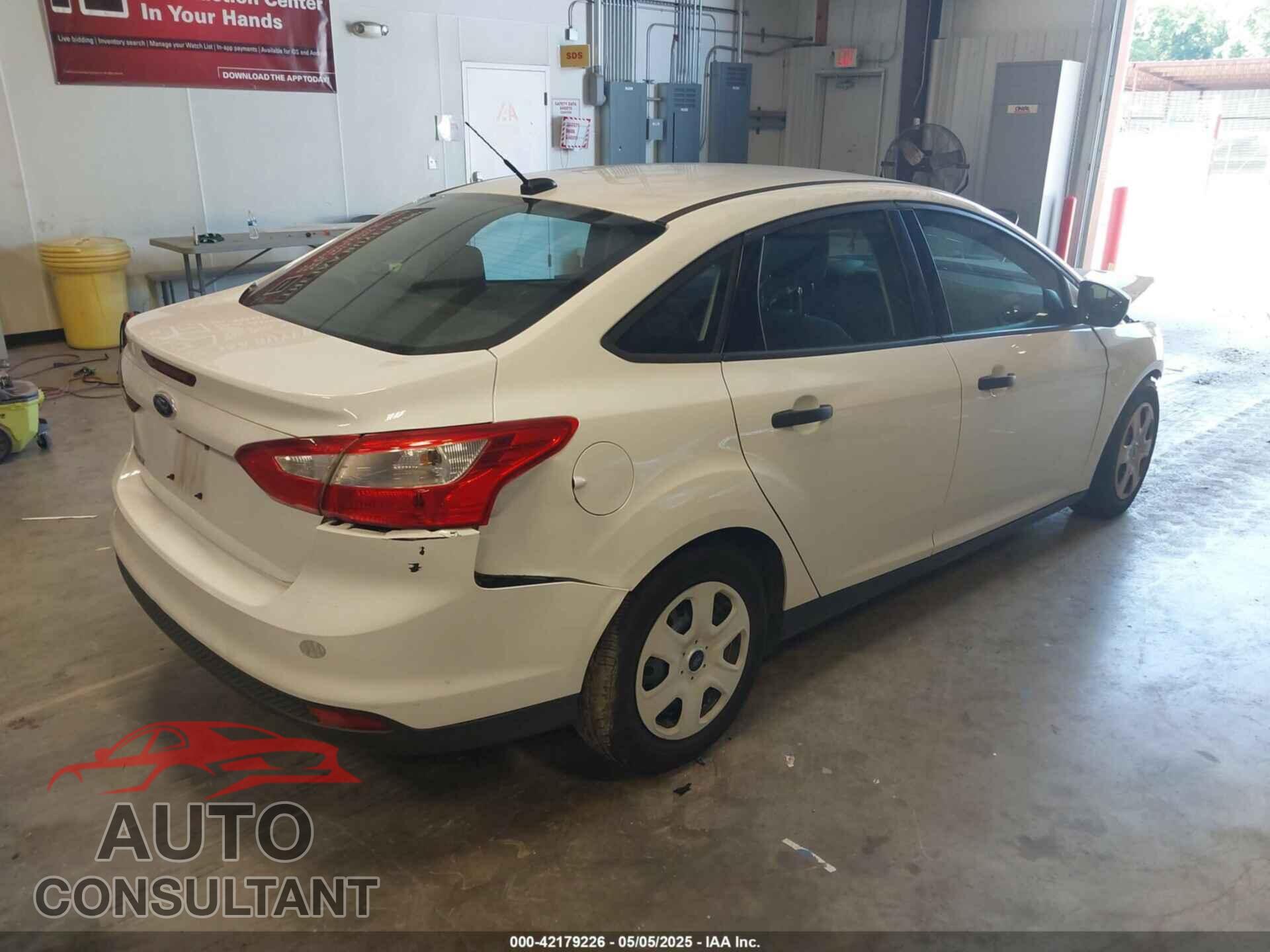 FORD FOCUS 2014 - 1FADP3E28EL422084