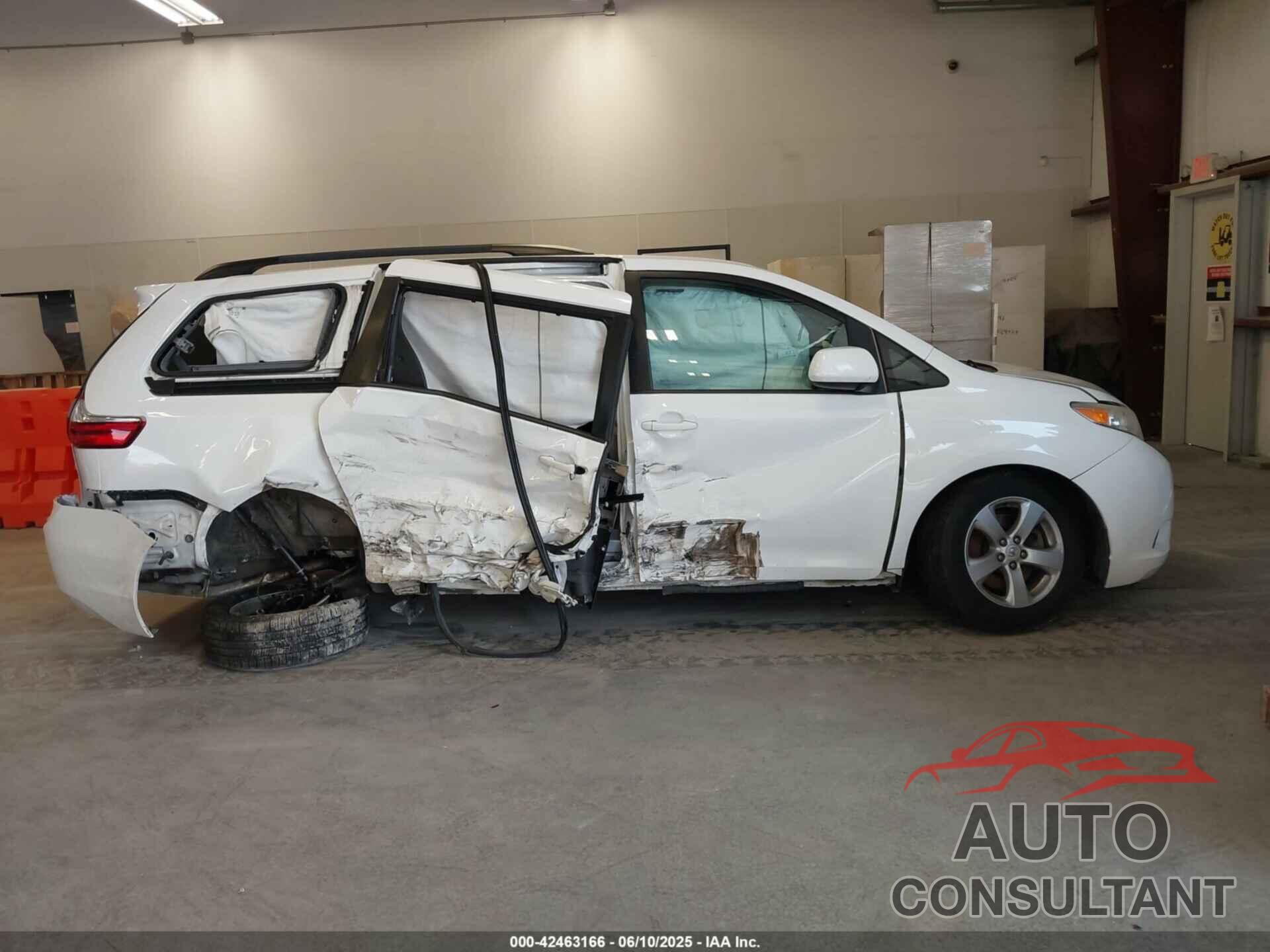 TOYOTA SIENNA 2017 - 5TDKZ3DC1HS825297