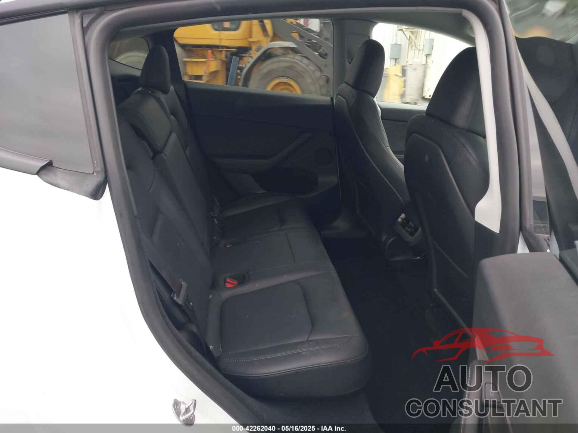 TESLA MODEL Y 2023 - 7SAYGDEE4PF807551