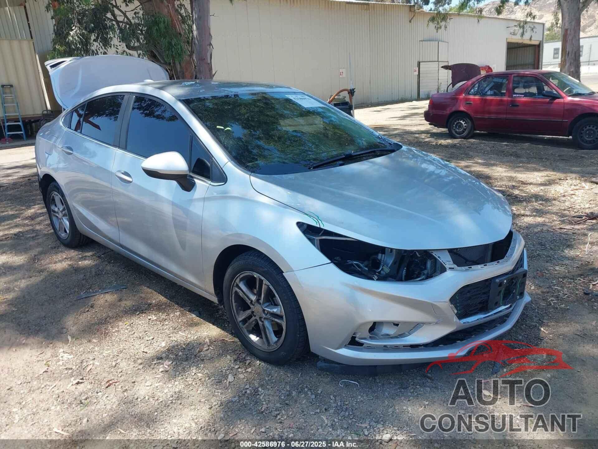 CHEVROLET CRUZE 2018 - 1G1BE5SM2J7112274