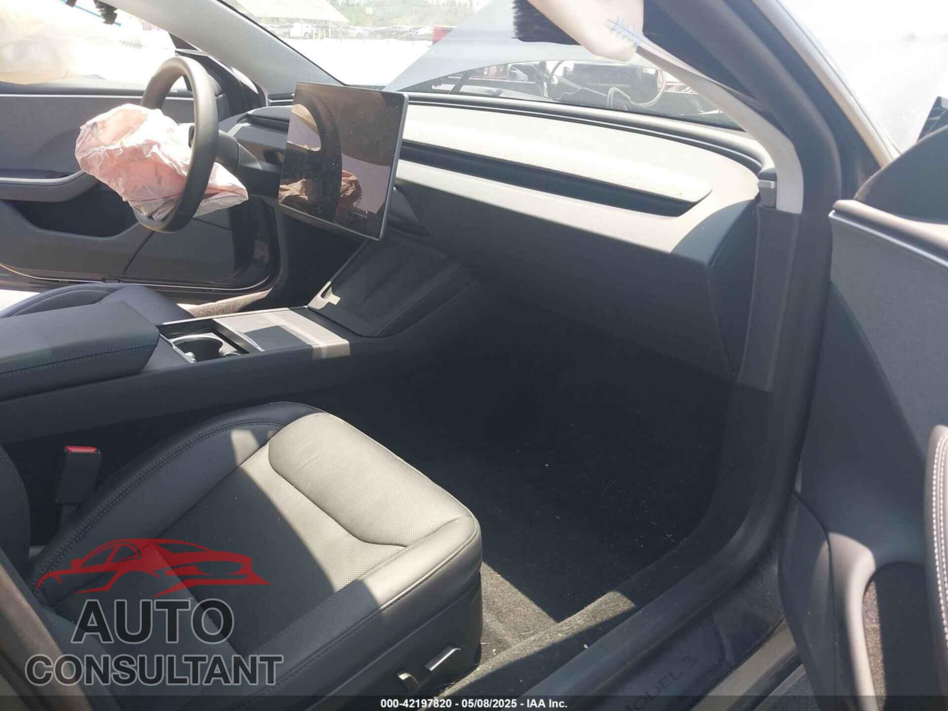 TESLA MODEL 3 2025 - 5YJ3E1EA0SF903825
