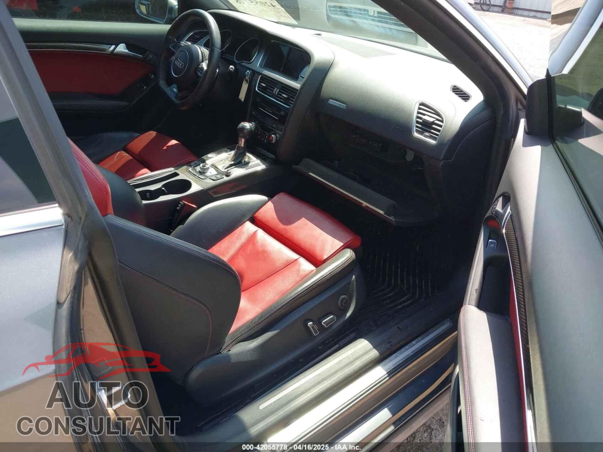 AUDI S5 2013 - WAUCGAFR8DA039713