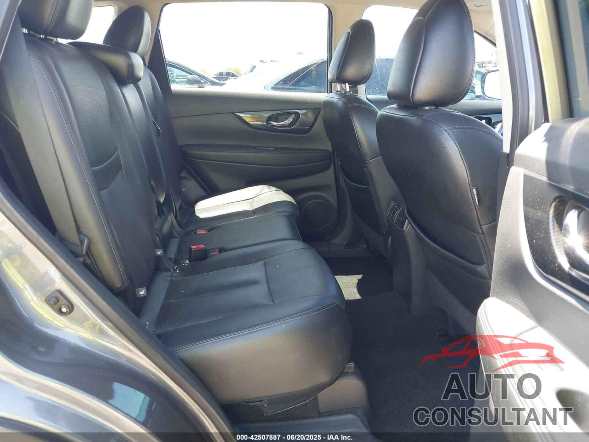 NISSAN ROGUE 2017 - 5N1AT2MT1HC866601