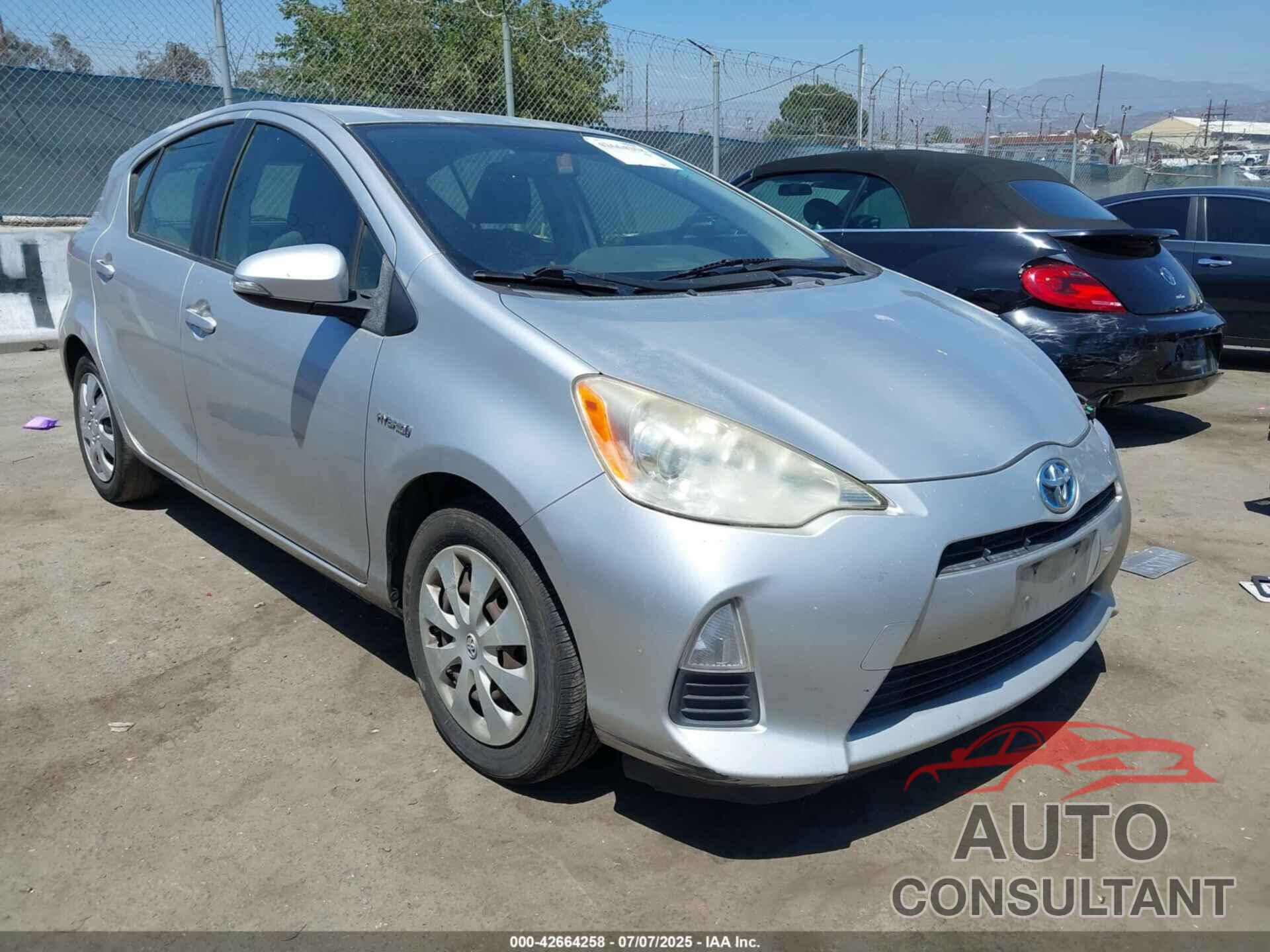 TOYOTA PRIUS C 2013 - JTDKDTB32D1552069