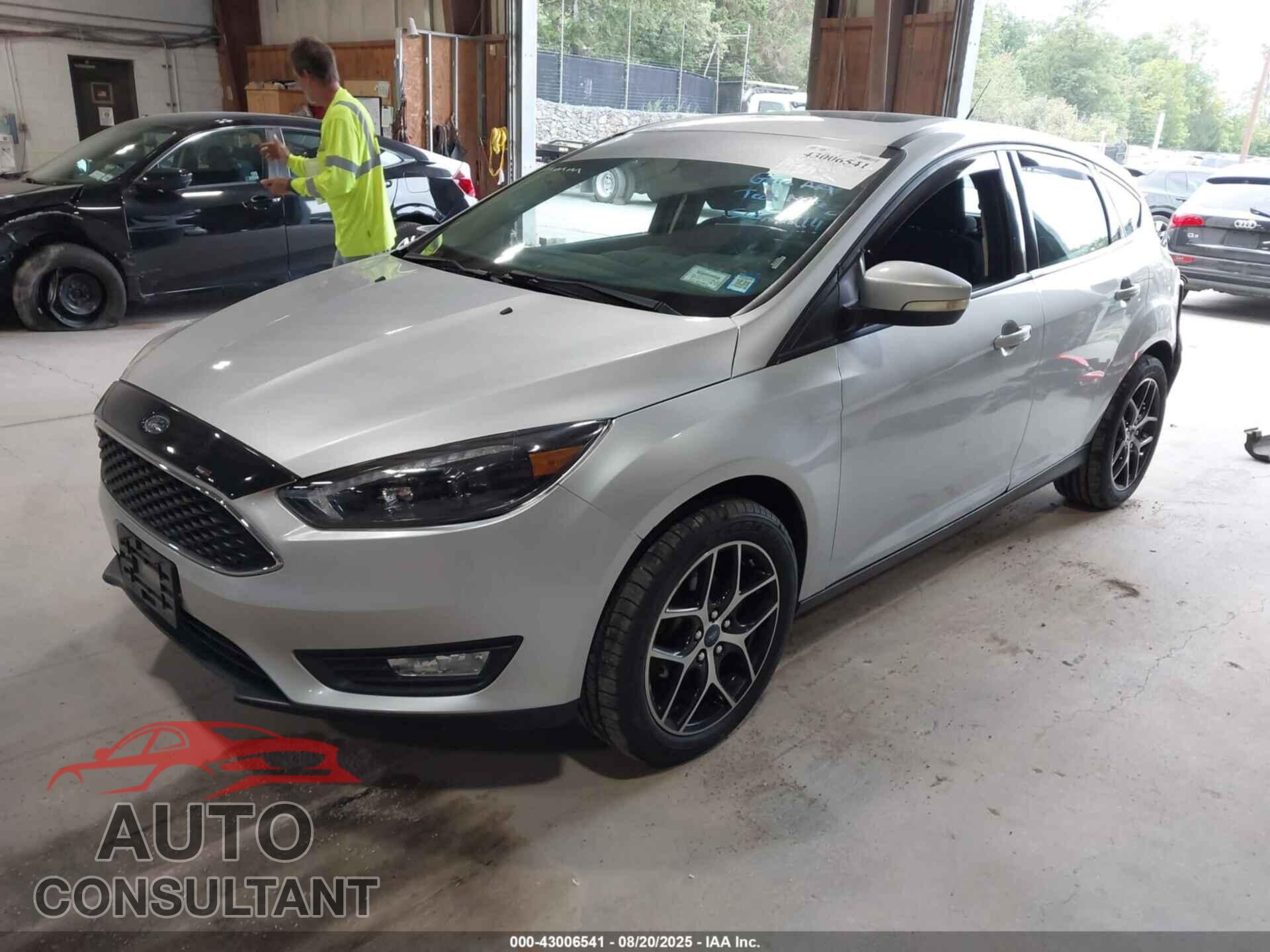 FORD FOCUS 2017 - 1FADP3M28HL212994