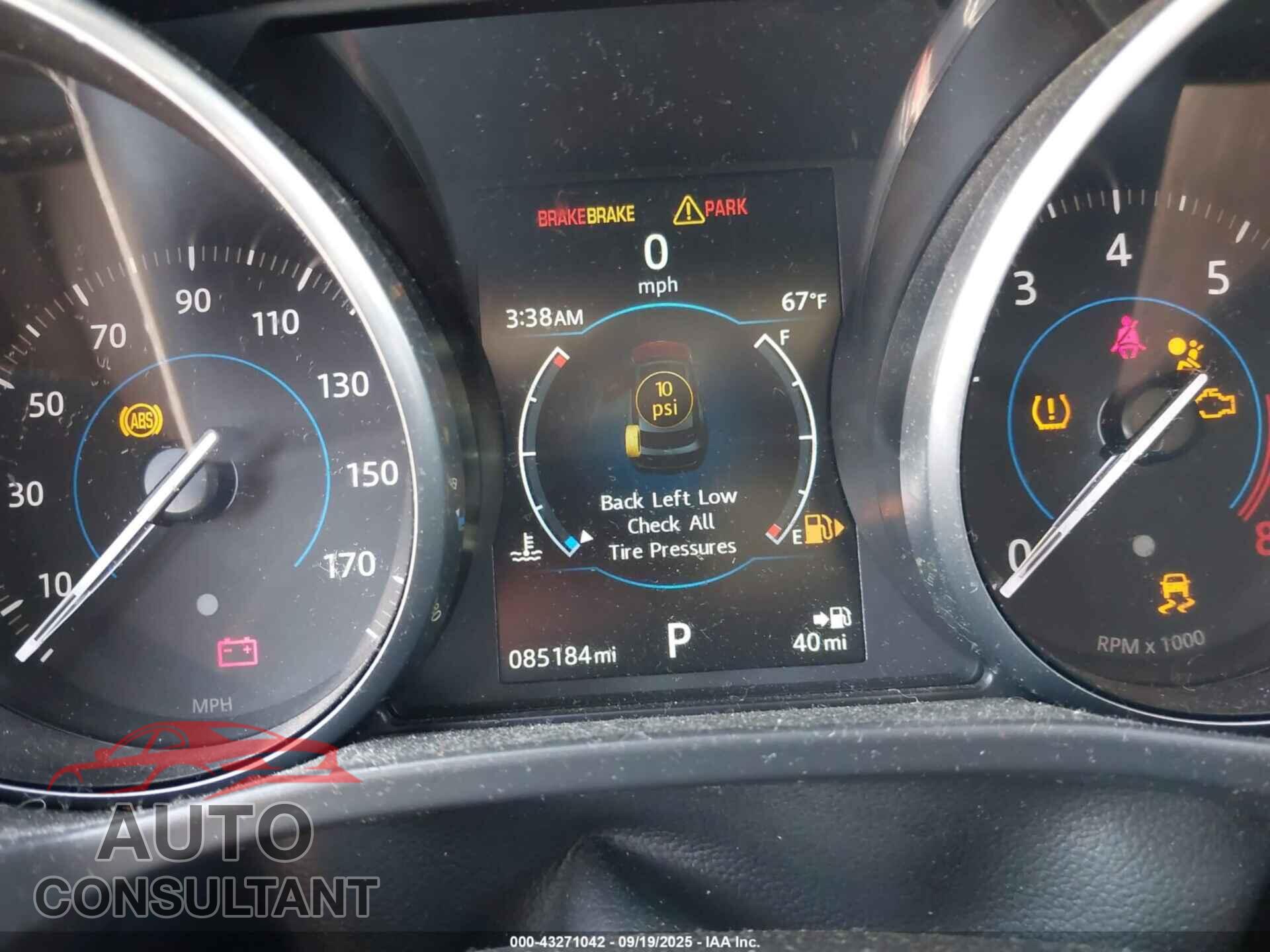 JAGUAR F-PACE 2017 - SADCJ2BV0HA097516