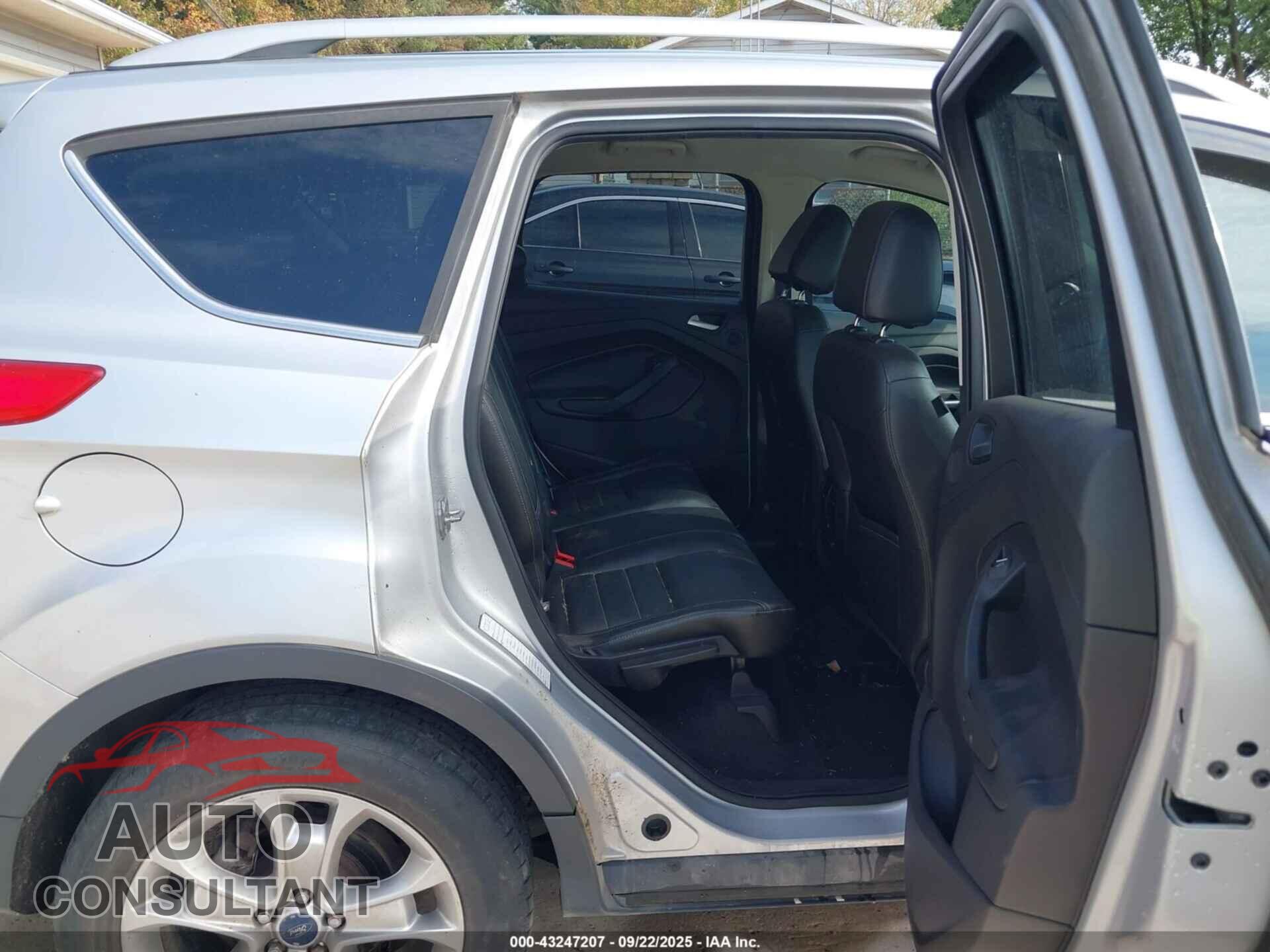 FORD ESCAPE 2015 - 1FMCU9J93FUC67441
