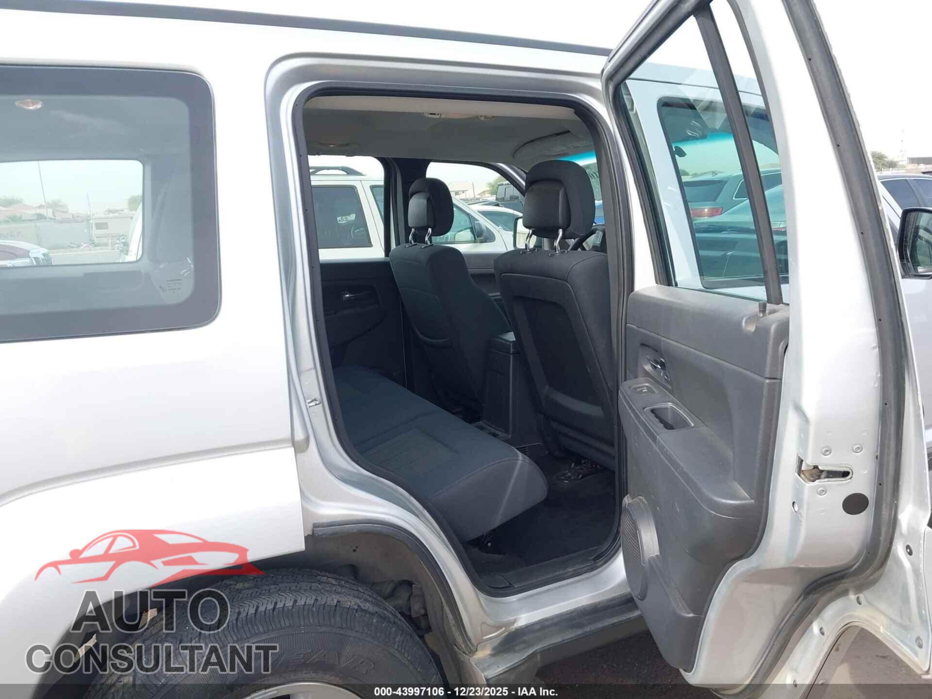 JEEP LIBERTY 2011 - 1J4PN2GK5BW531563