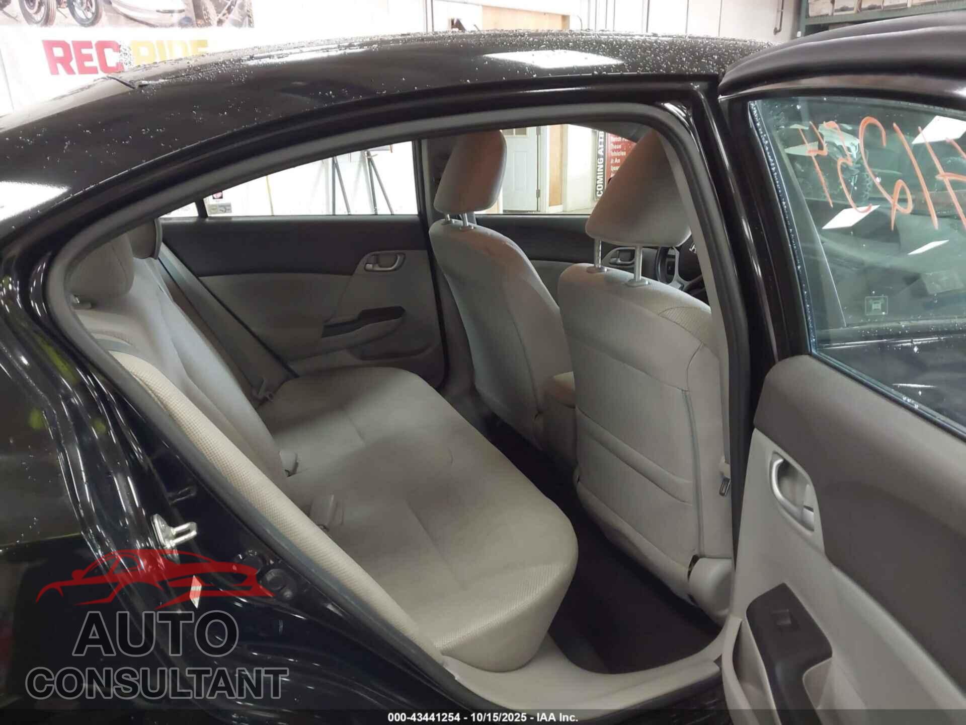 HONDA CIVIC 2012 - 2HGFB2F55CH583346