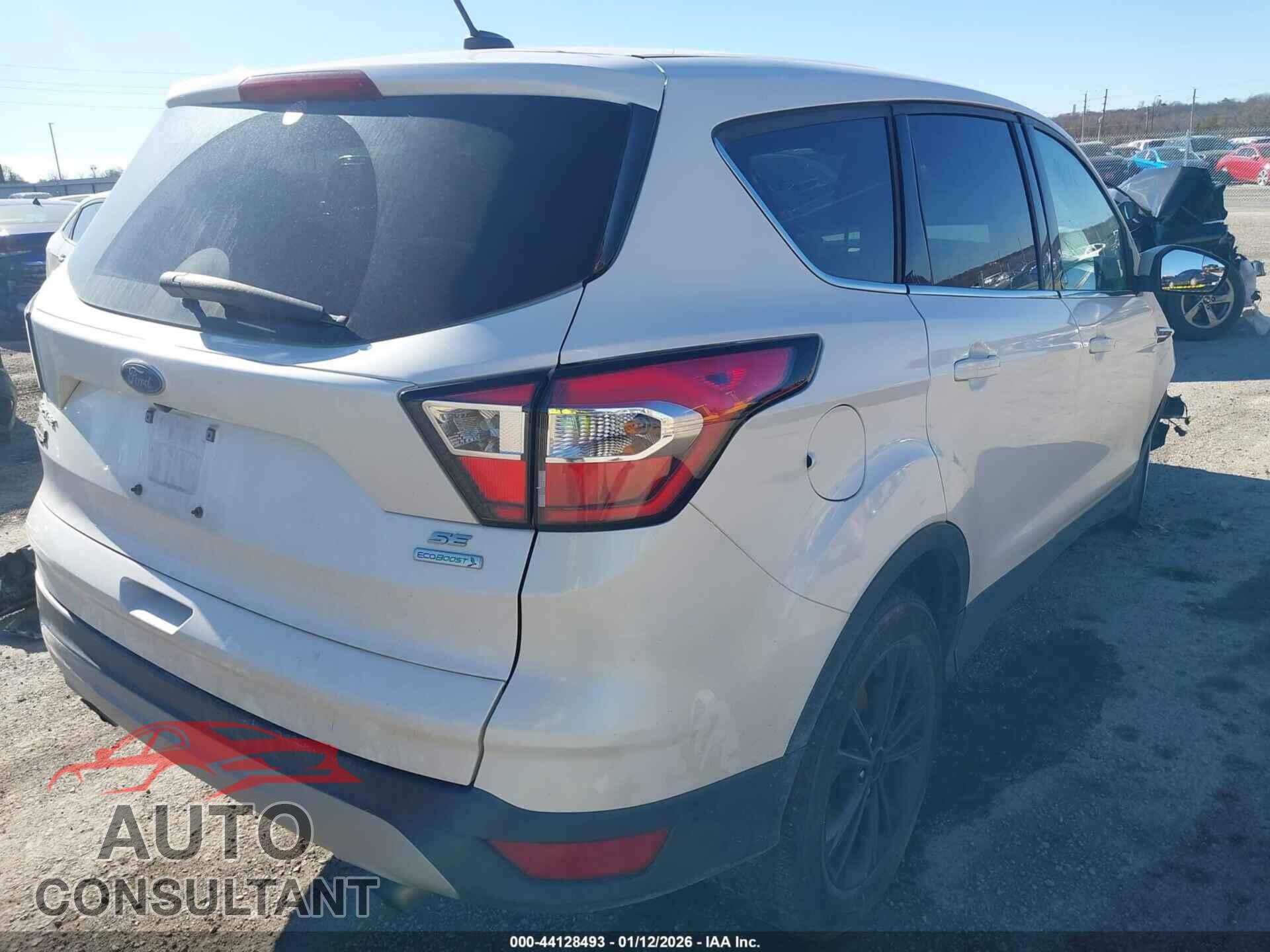 FORD ESCAPE 2017 - 1FMCU0GD5HUC87412