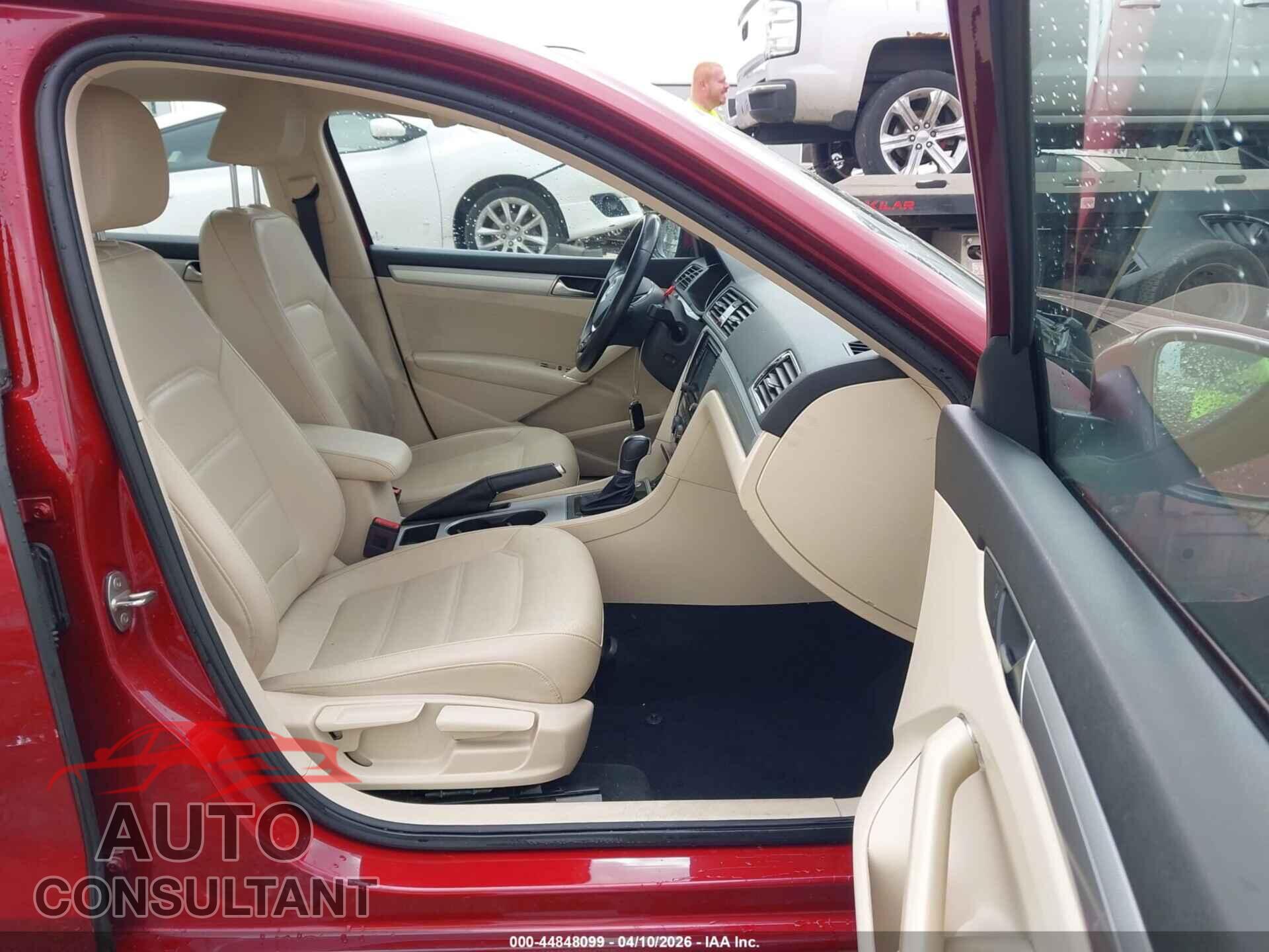 VOLKSWAGEN PASSAT 2019 - 1VWLA7A33KC007762