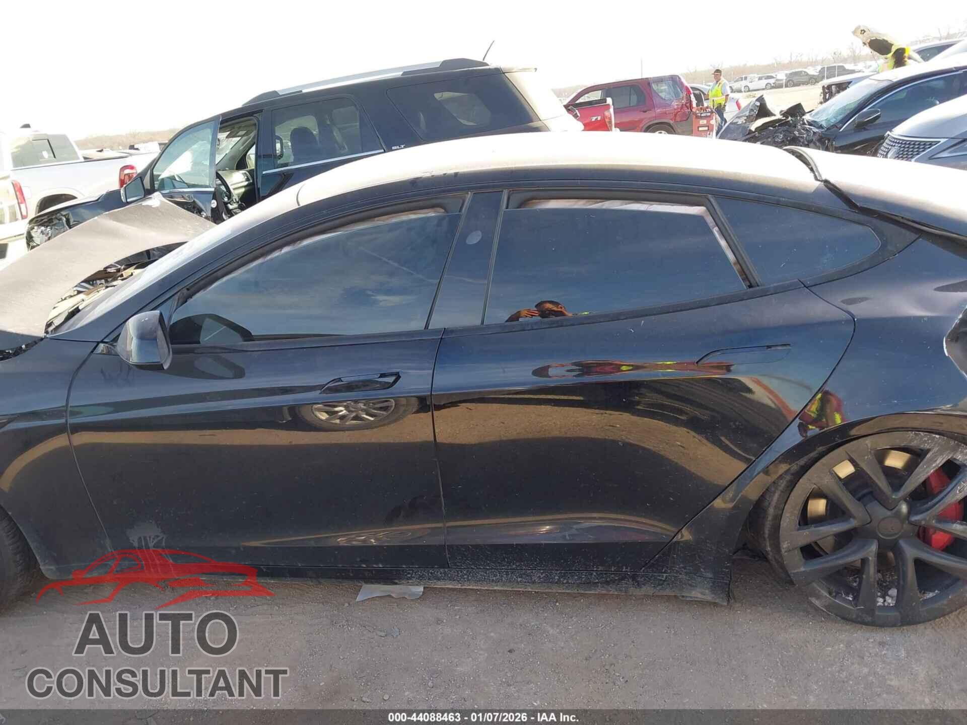 TESLA MODEL S 2023 - 5YJSA1E67PF512231