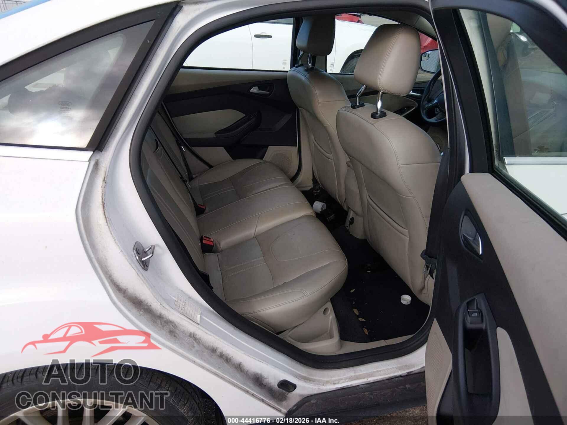FORD FOCUS 2012 - 1FAHP3H22CL358585
