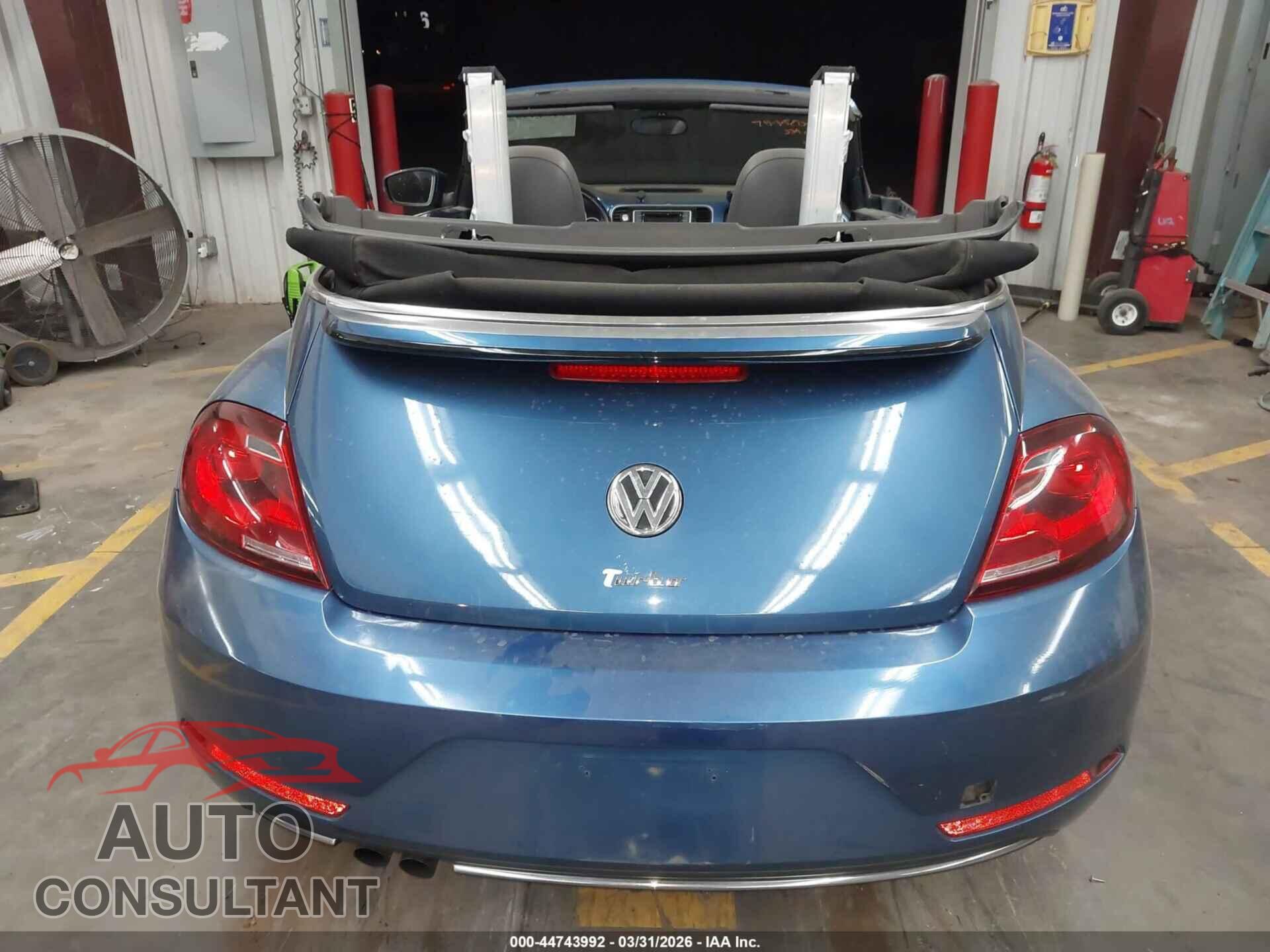 VOLKSWAGEN BEETLE 2018 - 3VW5DAAT2JM505171