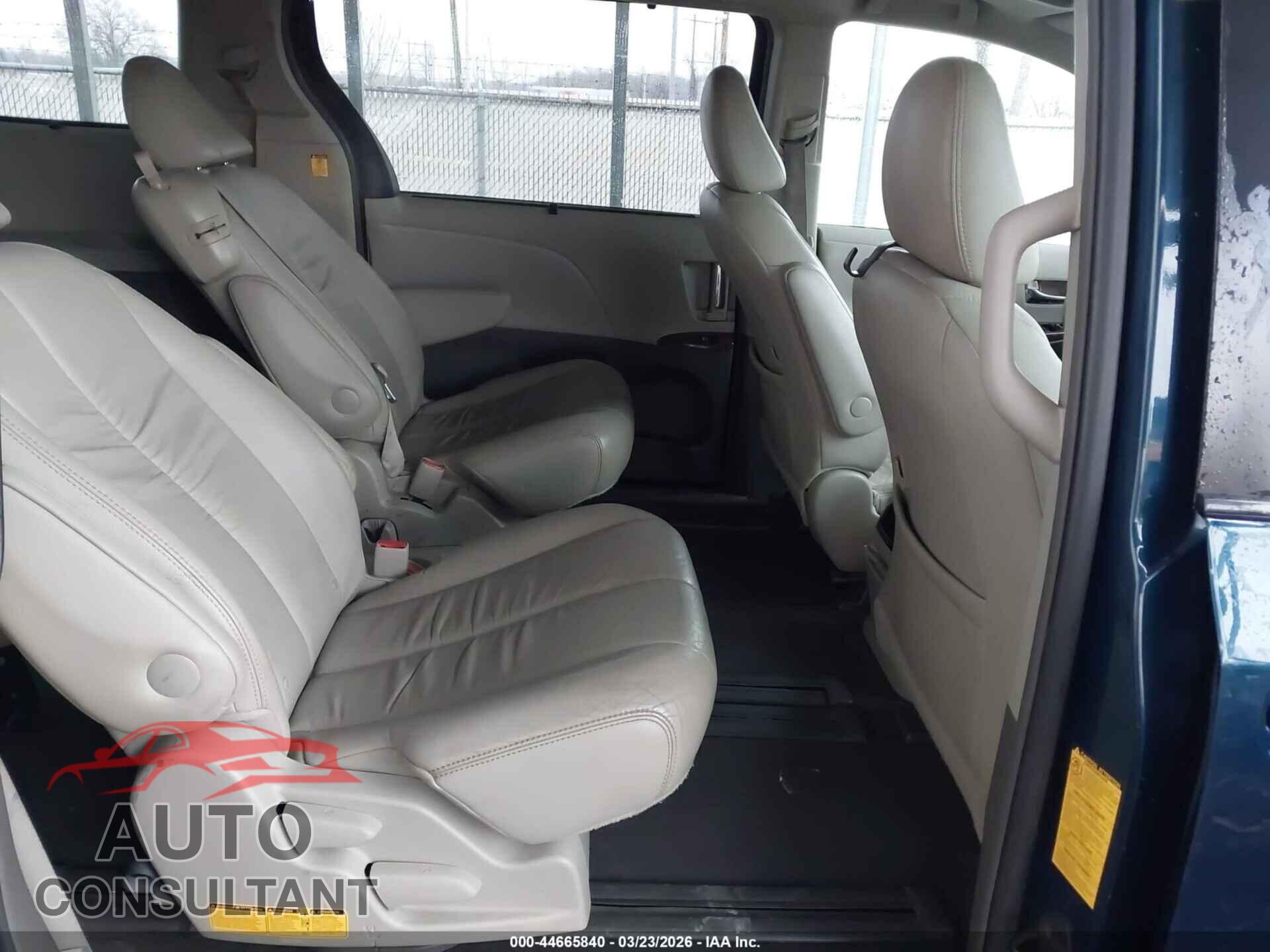 TOYOTA SIENNA 2011 - 5TDYK3DC9BS036711