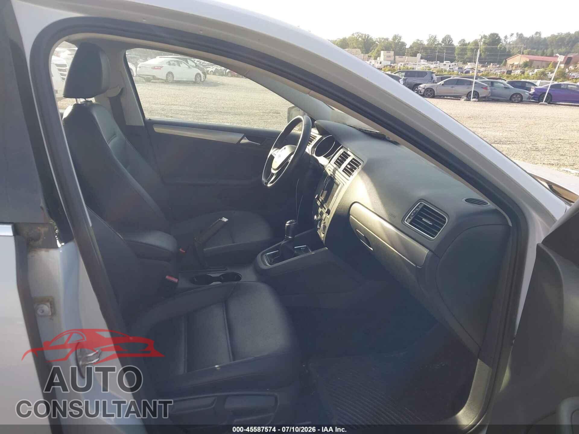 VOLKSWAGEN JETTA 2017 - 3VWB67AJ8HM328828