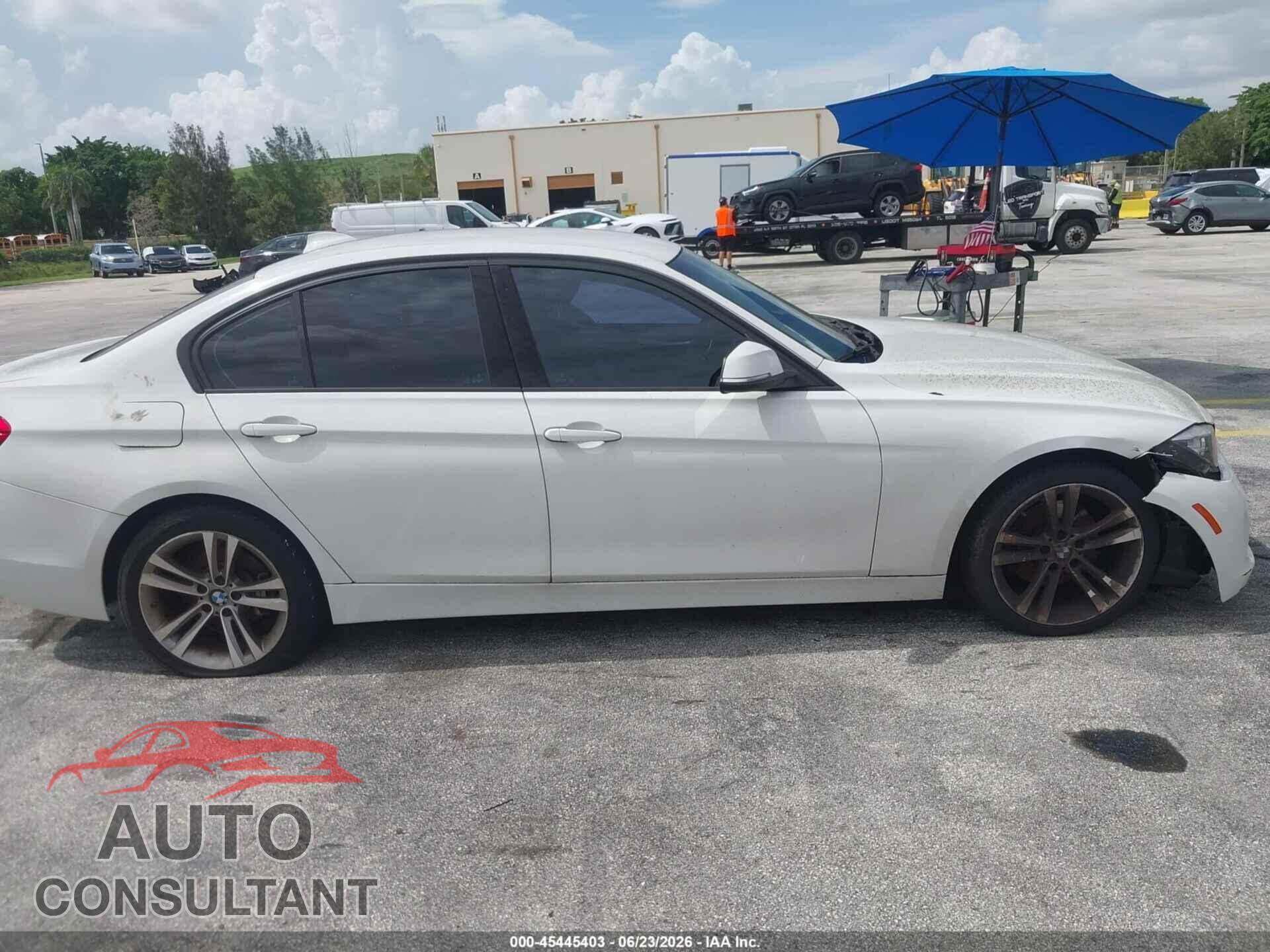 BMW 328I 2016 - WBA8E9G53GNU30366