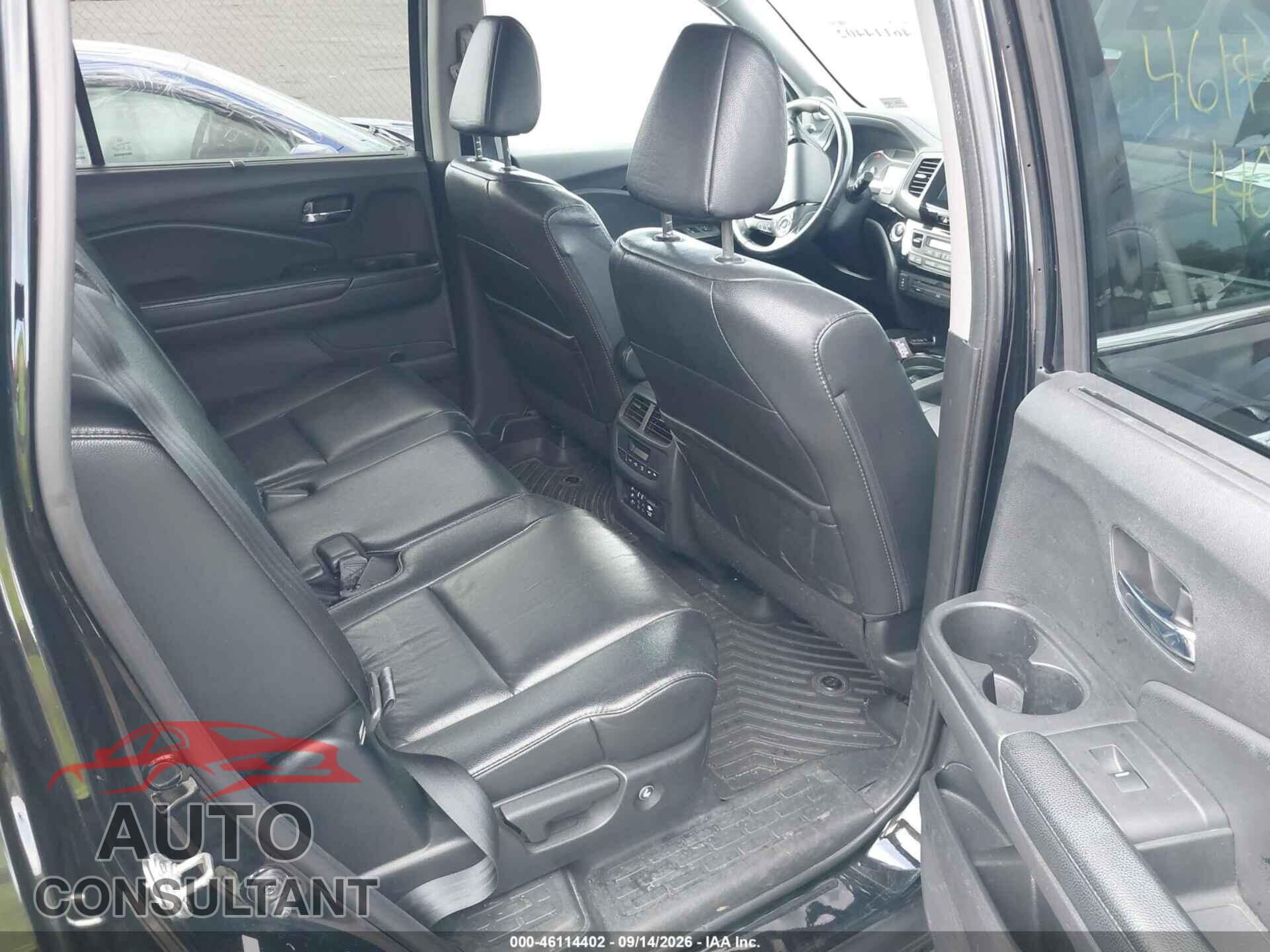 HONDA PILOT 2016 - 5FNYF6H97GB047352