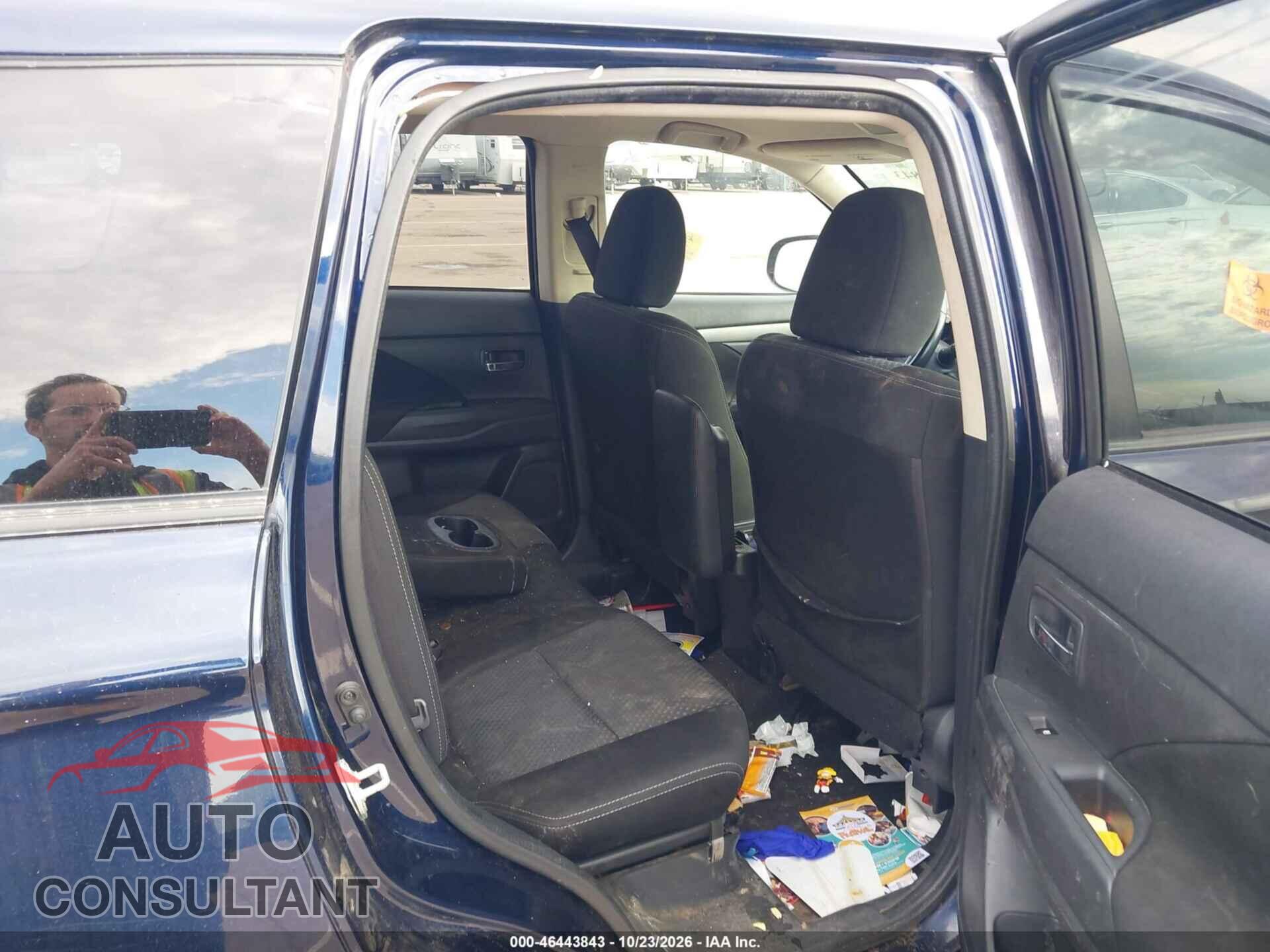 MITSUBISHI OUTLANDER 2017 - JA4AZ2A37HZ071003