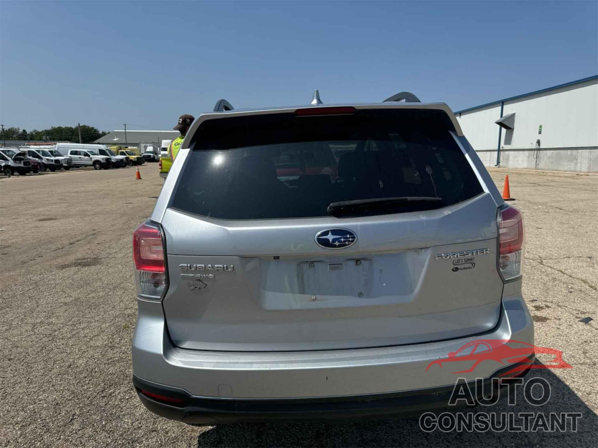 SUBARU FORESTER 2018 - JF2SJAGC2JH588905