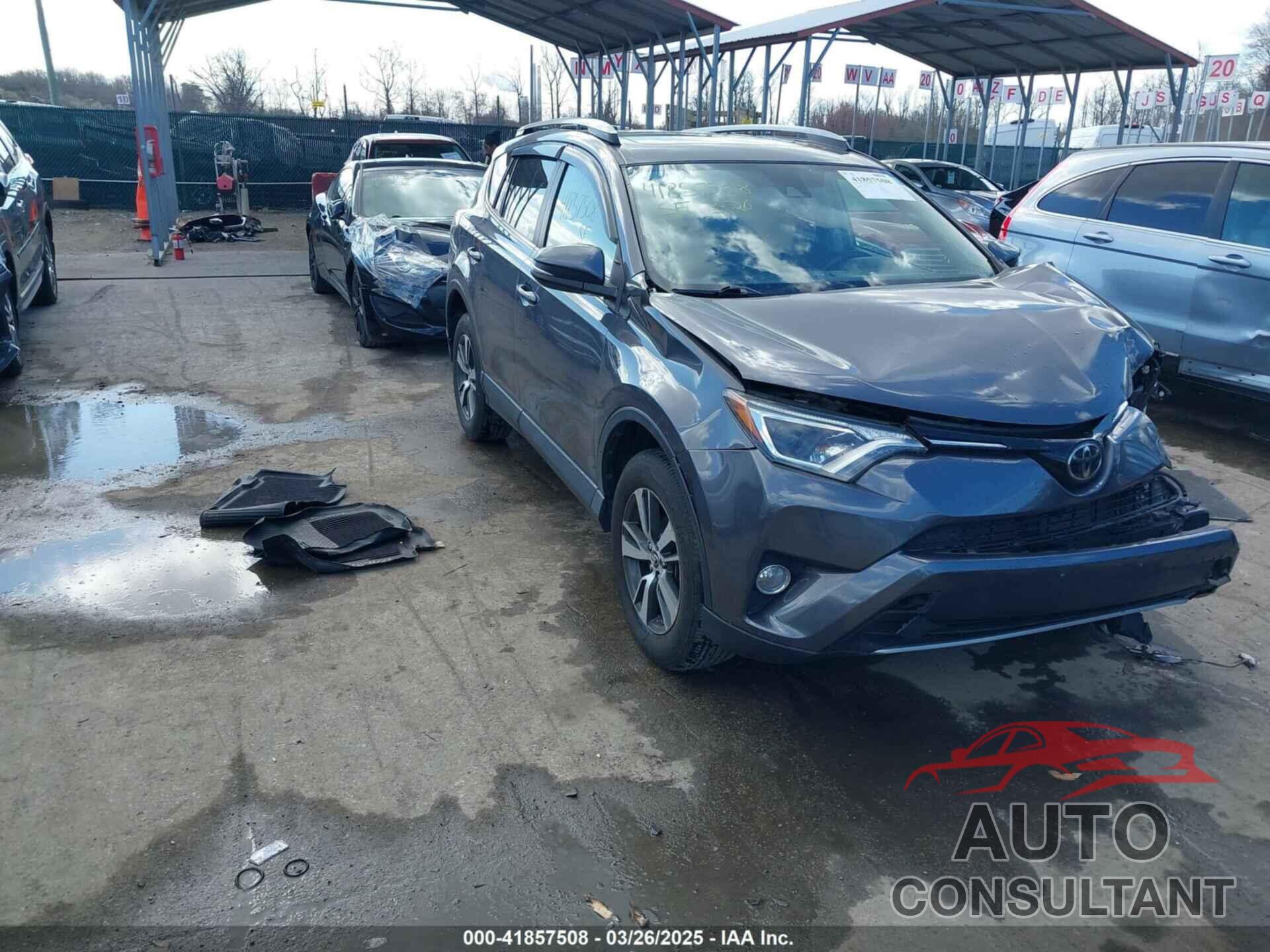 TOYOTA RAV4 2017 - JTMRFREV2HJ143648