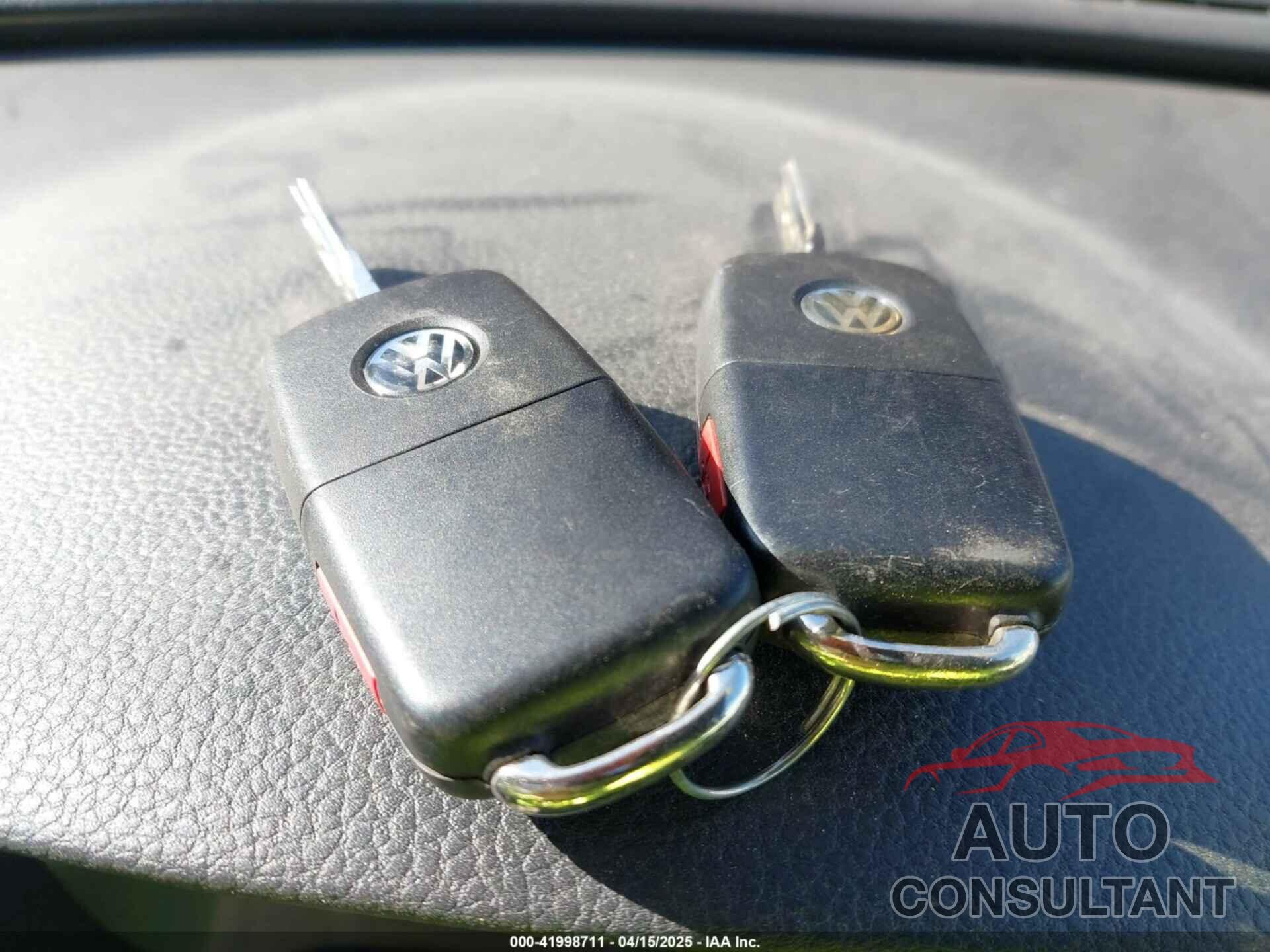 VOLKSWAGEN PASSAT 2014 - 1VWBH7A38EC015013
