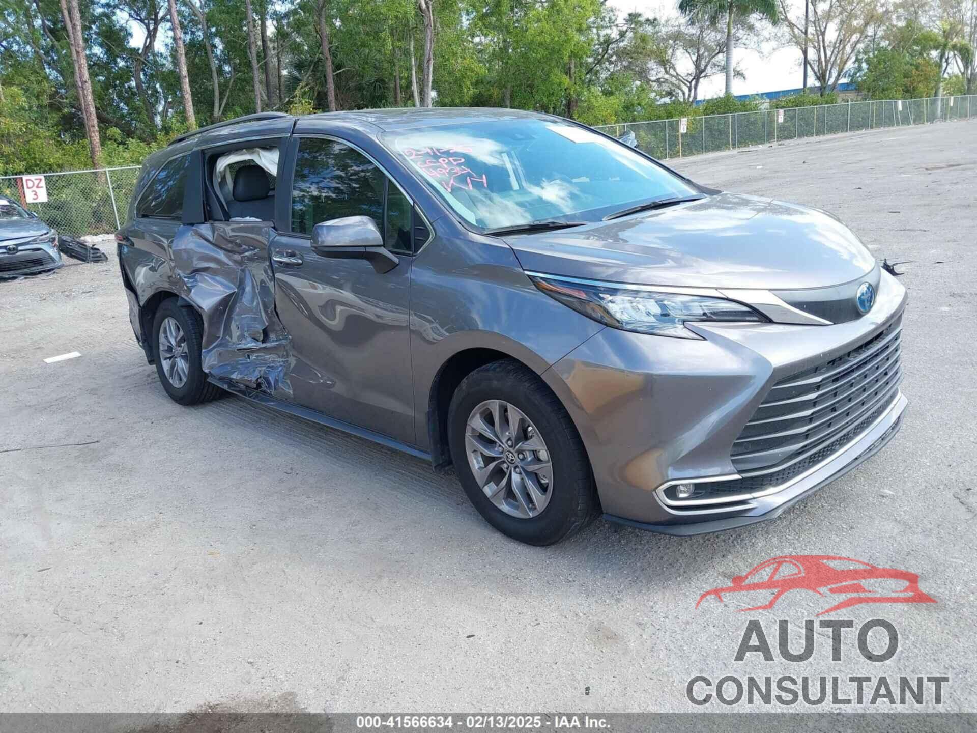 TOYOTA SIENNA 2024 - 5TDYRKEC7RS224934