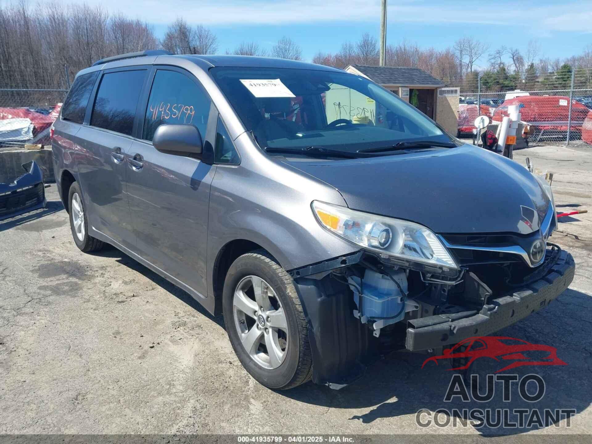 TOYOTA SIENNA 2018 - 5TDKZ3DC1JS946224