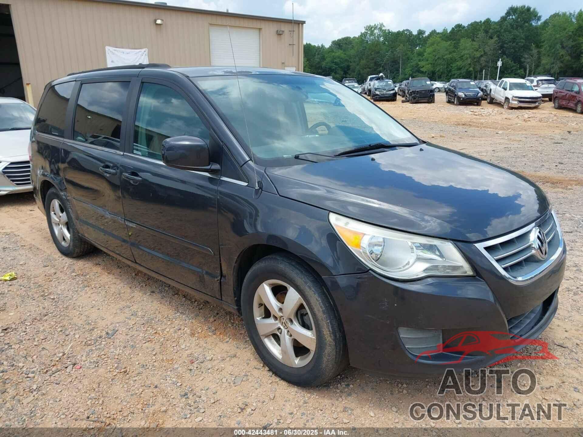 VOLKSWAGEN ROUTAN 2011 - 2V4RW3DG5BR717555