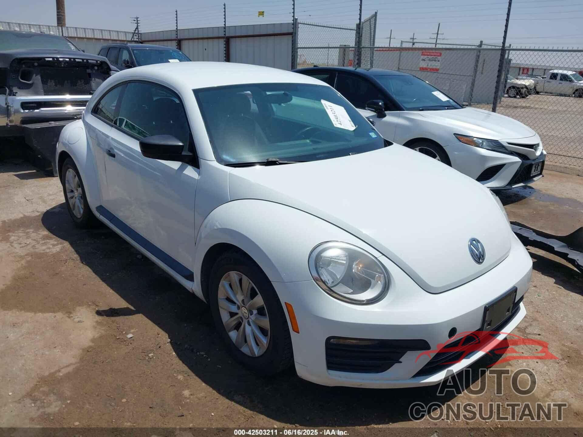VOLKSWAGEN BEETLE 2018 - 3VWFD7AT0JM709426