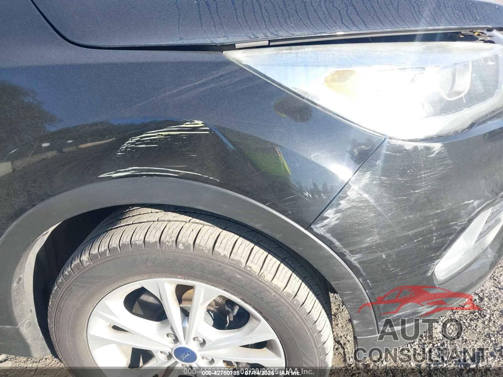 FORD ESCAPE 2017 - 1FMCU9G93HUC02907