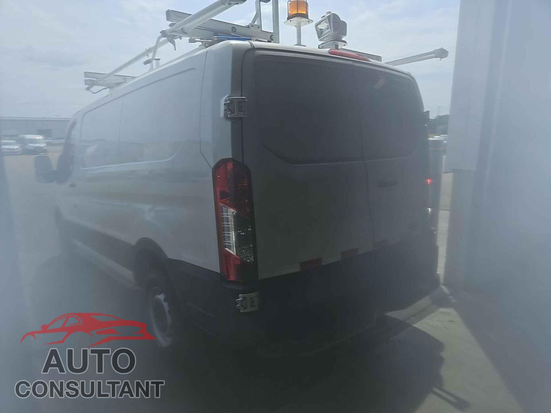 FORD TRANSIT-250 2017 - 1FTYR1YM4HKB19272