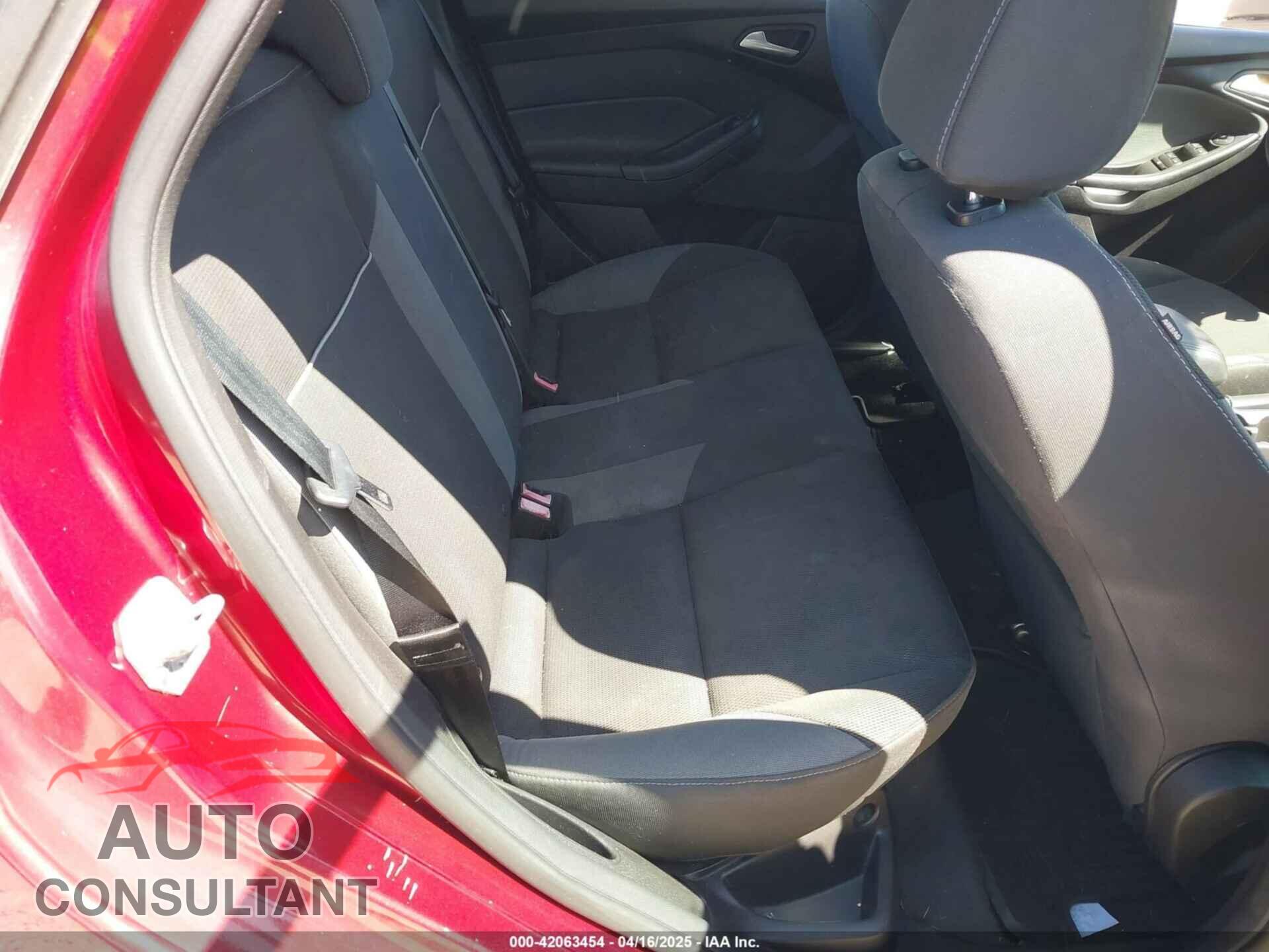 FORD FOCUS 2014 - 1FADP3F21EL209637
