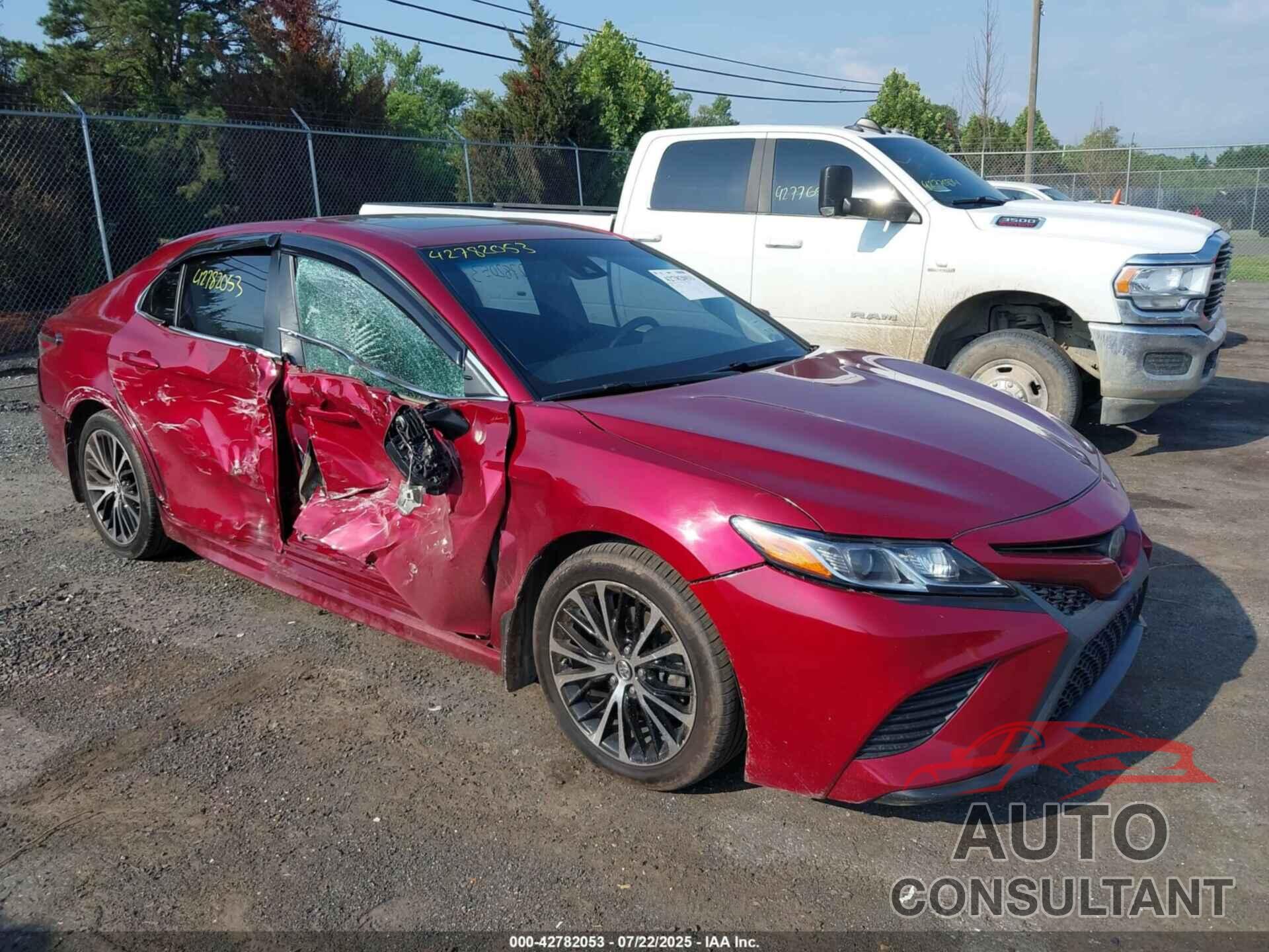 TOYOTA CAMRY 2018 - 4T1B11HK8JU538307