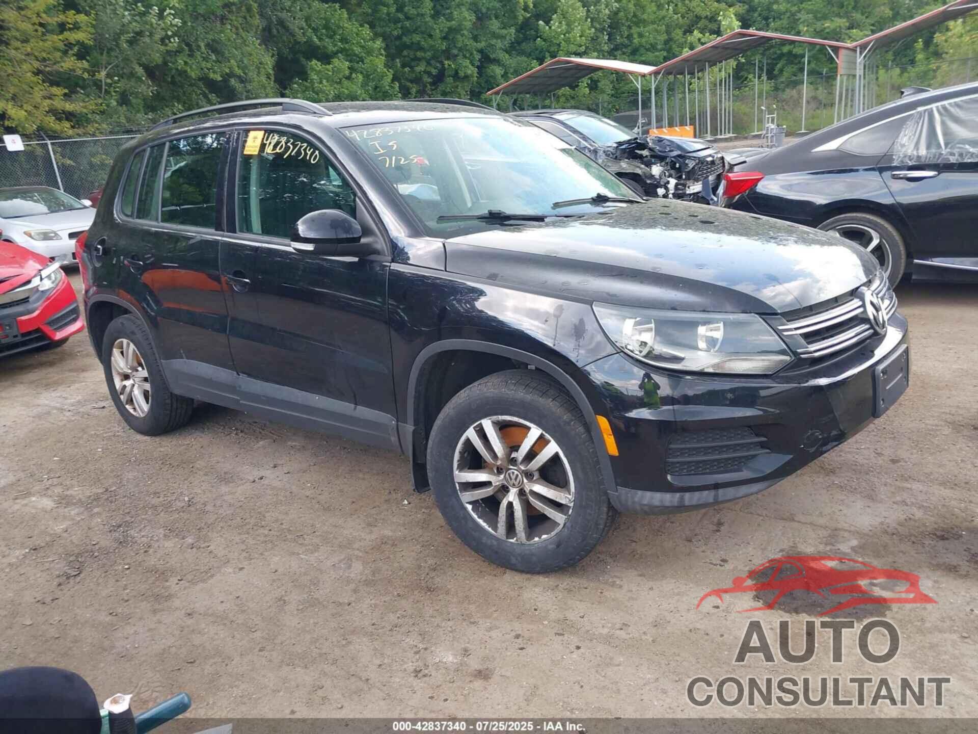 VOLKSWAGEN TIGUAN 2015 - WVGBV7AX1FW573120