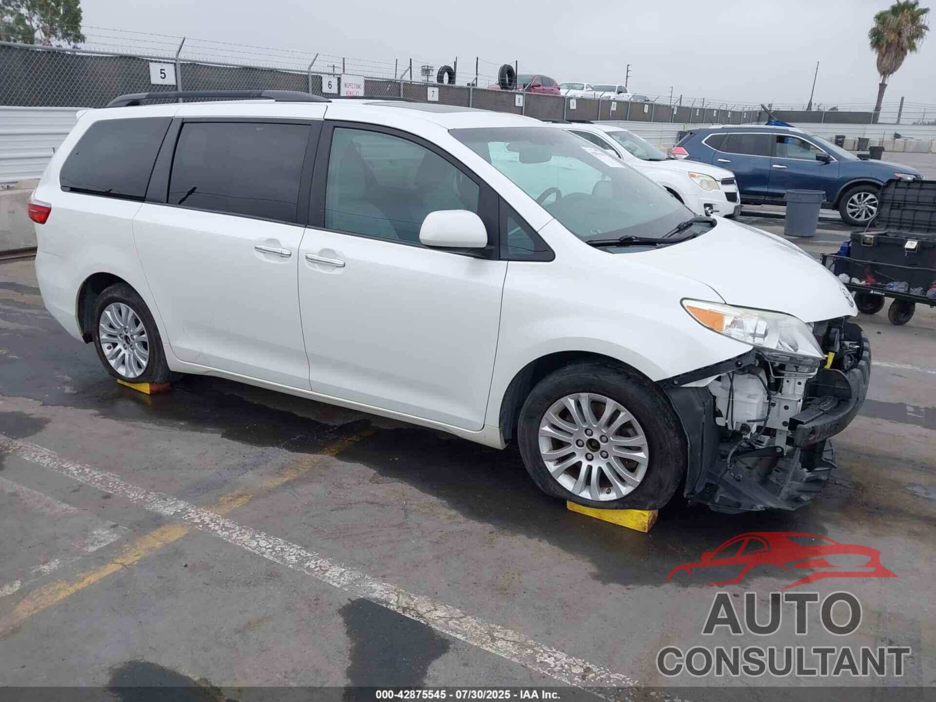 TOYOTA SIENNA 2015 - 5TDYK3DC5FS683080