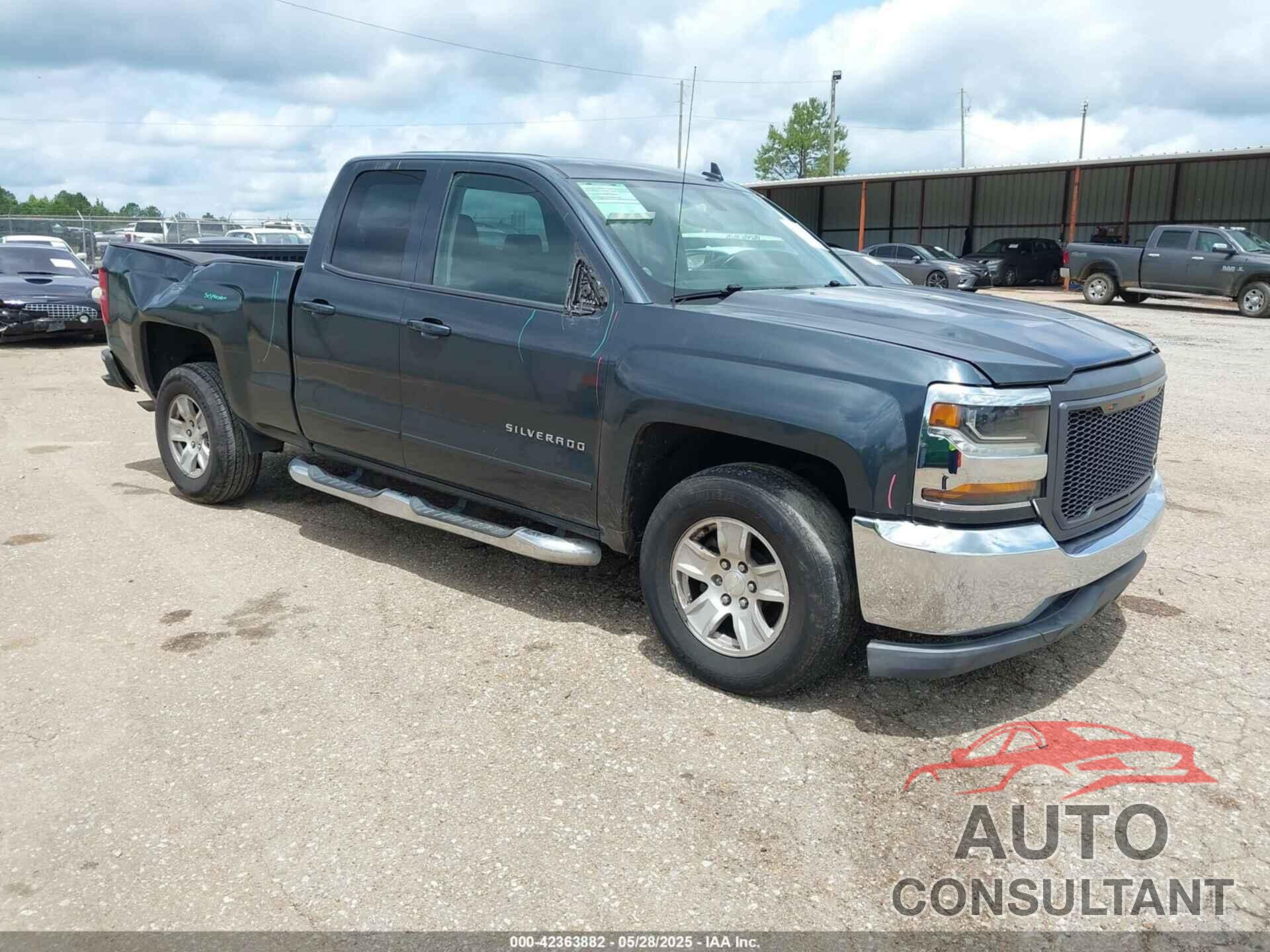 CHEVROLET SILVERADO 1500 2018 - 1GCRCREH7JZ167499