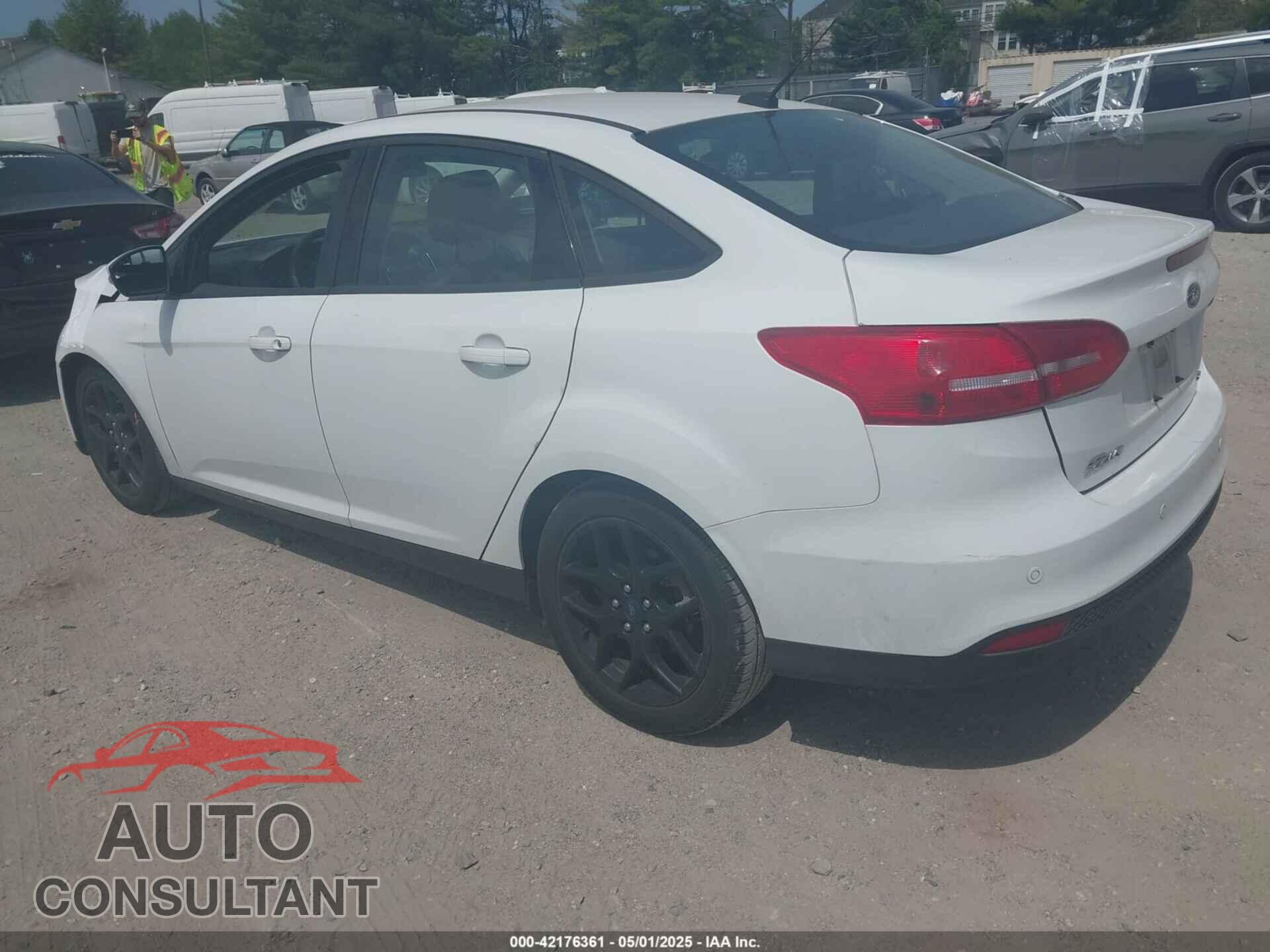 FORD FOCUS 2016 - 1FADP3F22GL329904