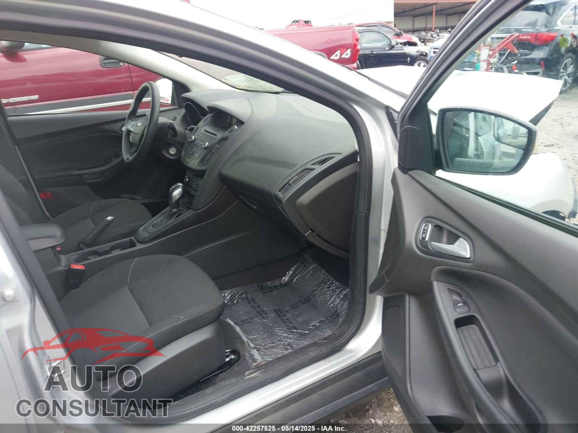 FORD FOCUS 2015 - 1FADP3F25FL371739