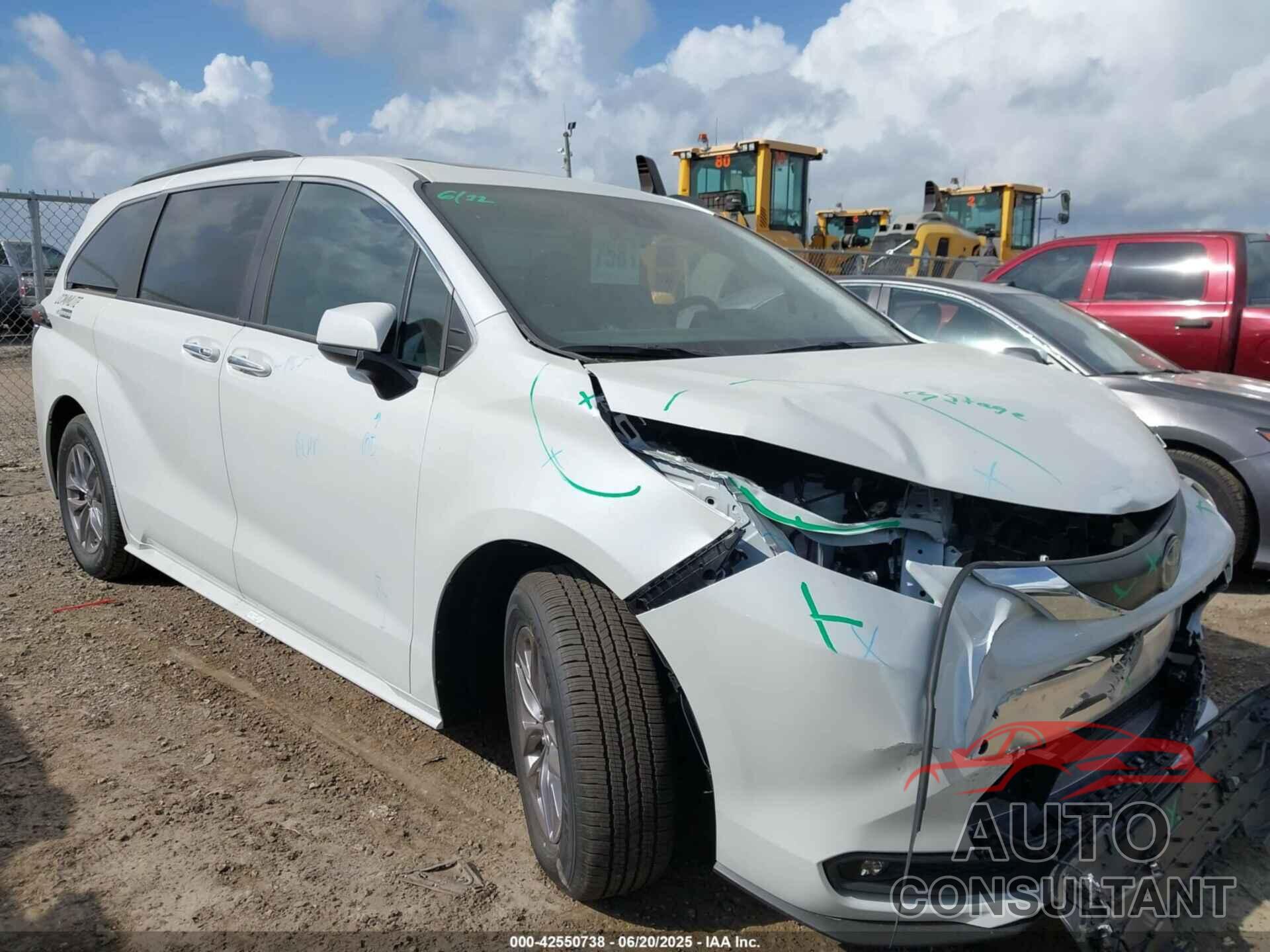 TOYOTA SIENNA 2025 - 5TDYRKEC9SS245676