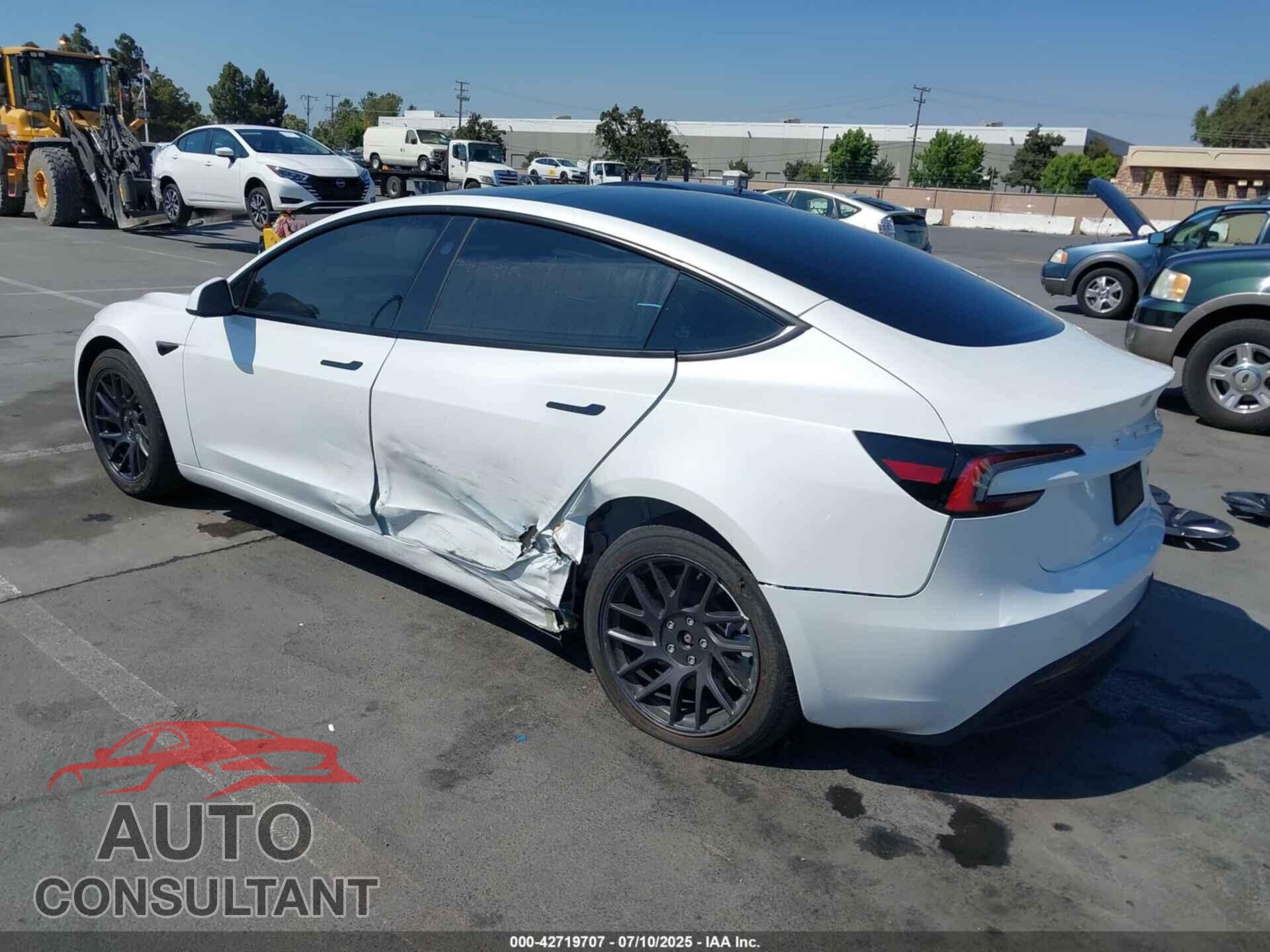 TESLA MODEL 3 2025 - 5YJ3E1EB3SF914858