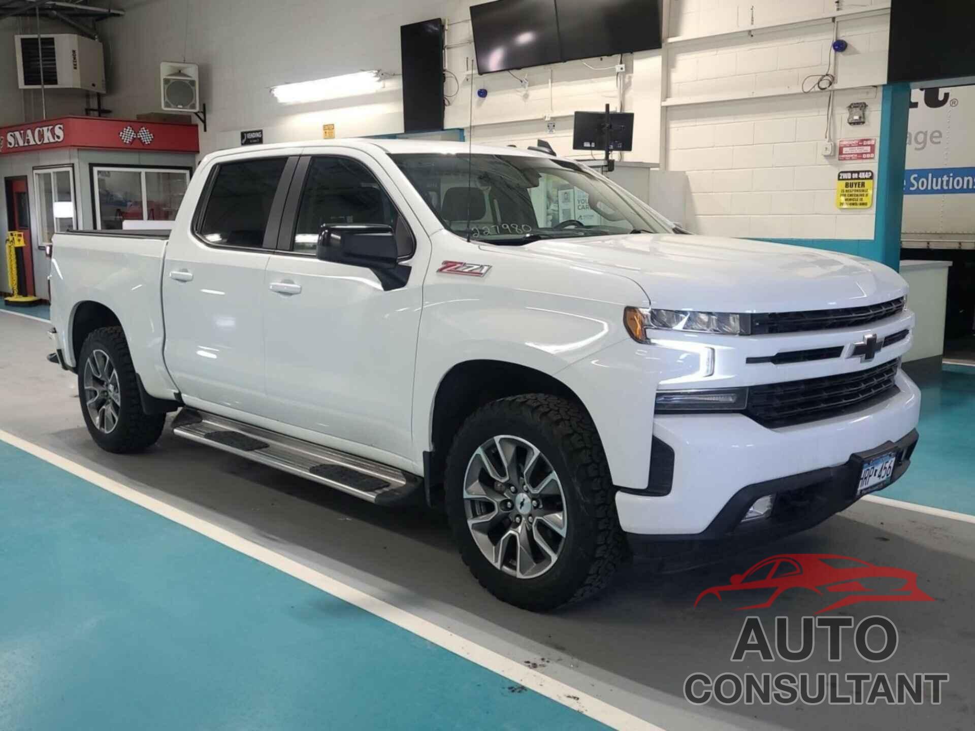 CHEVROLET SILVERADO 1500 2021 - 1GCUYEED3MZ439424