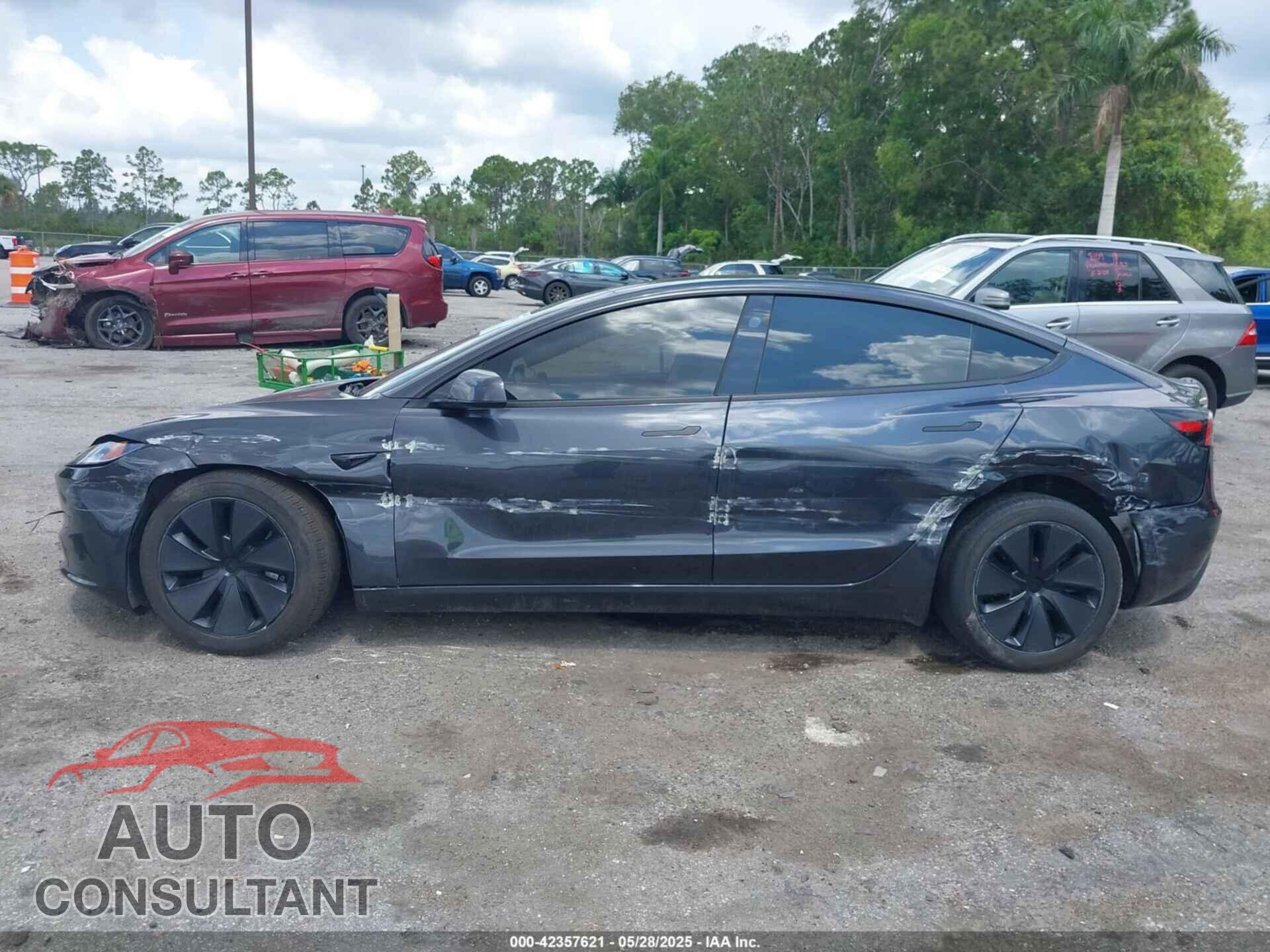 TESLA MODEL 3 2024 - 5YJ3E1EA3RF741585