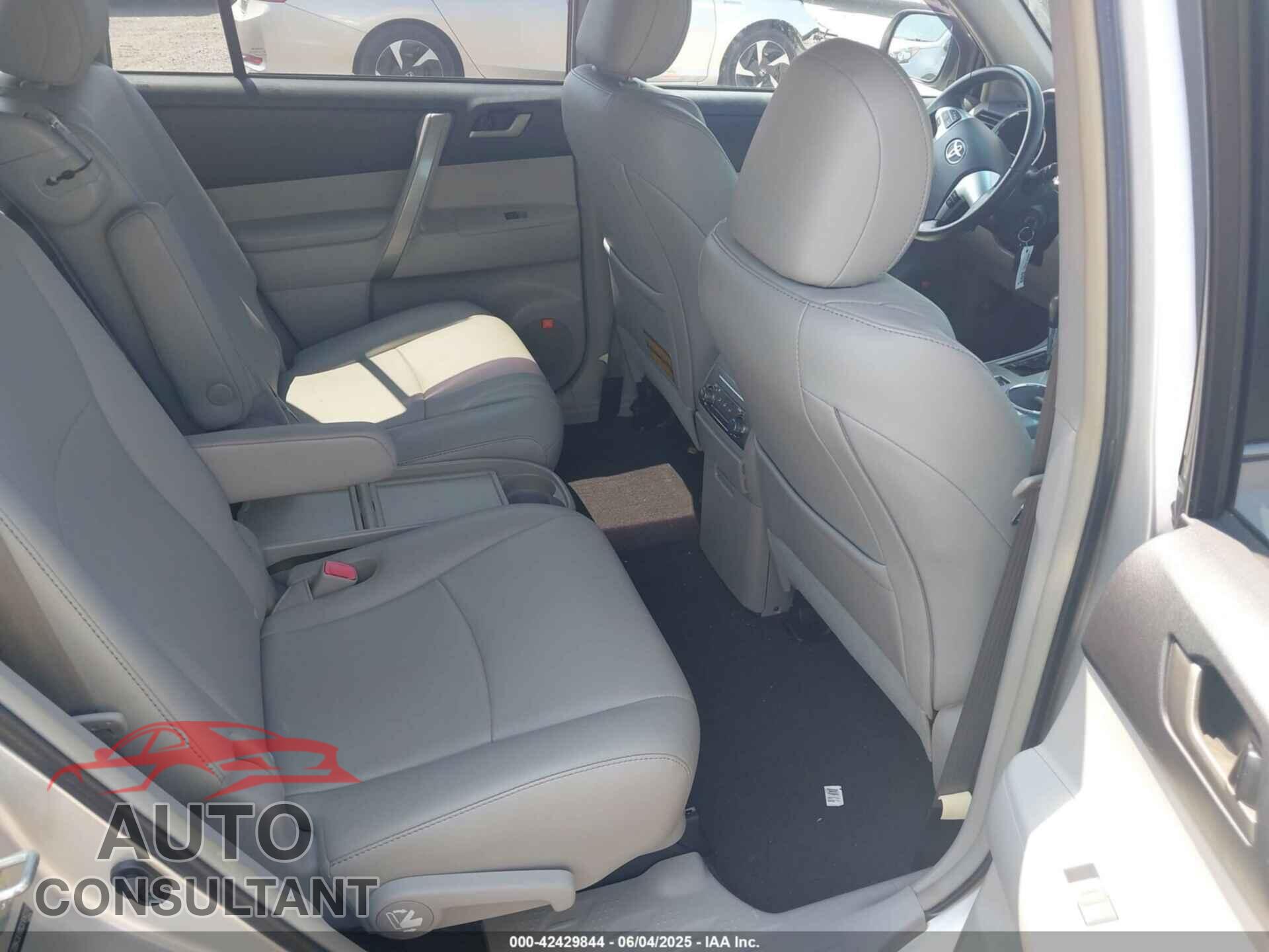 TOYOTA HIGHLANDER 2012 - 5TDBK3EH2CS108317
